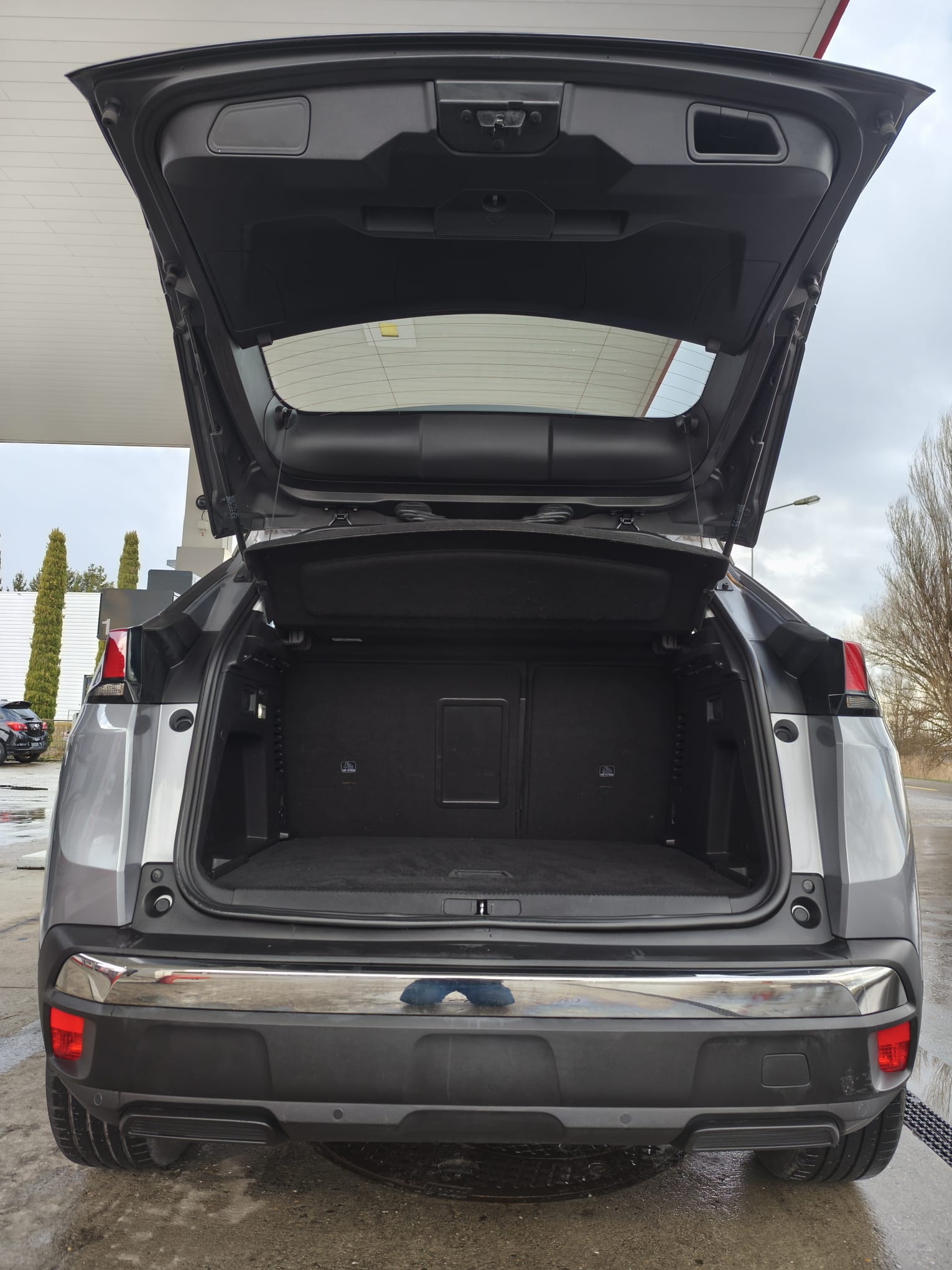 PEUGEOT 3008 1.2 PureTech Allure EAT-image-9