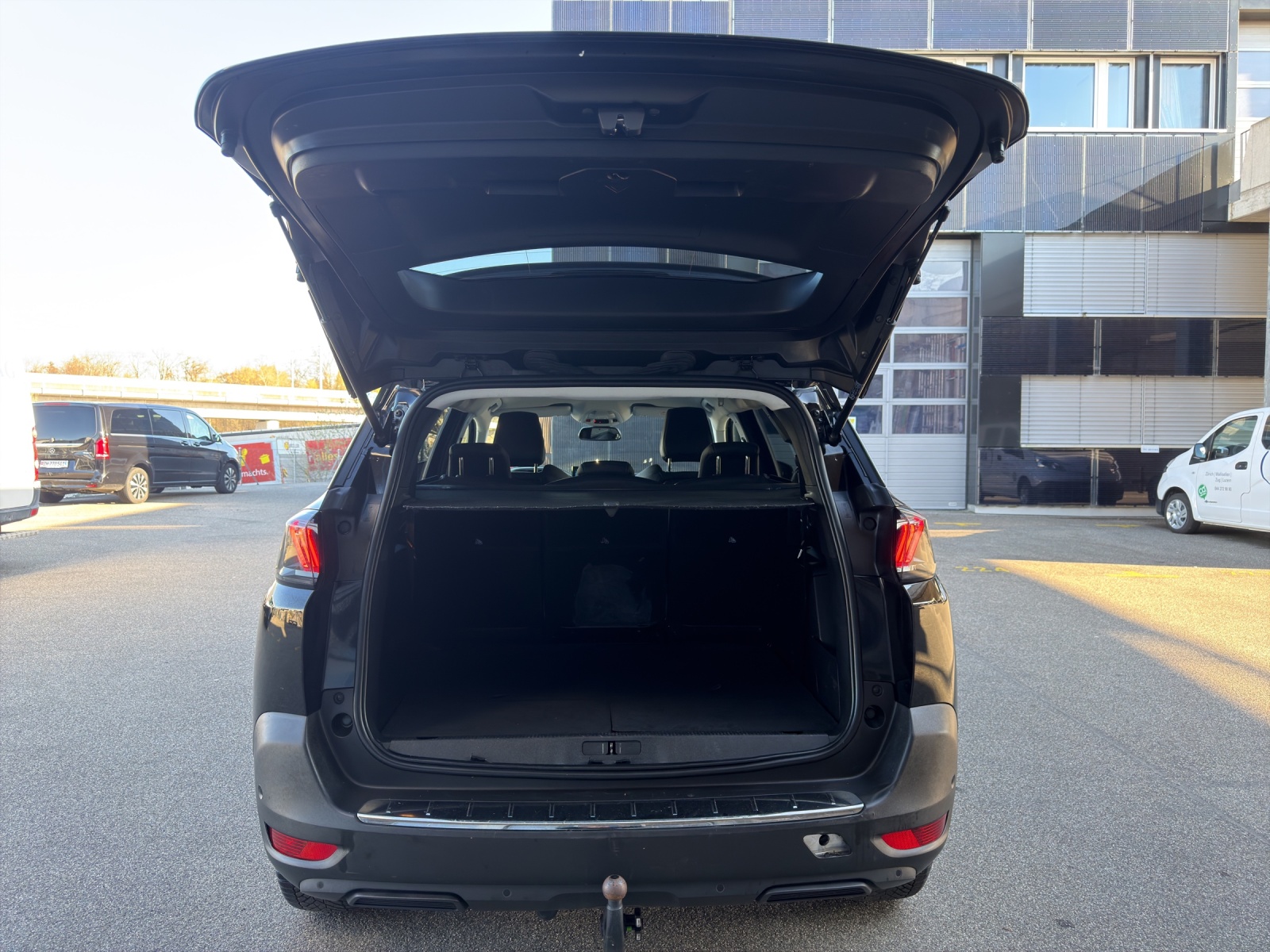 PEUGEOT 5008 1.2 Pure Tech Allure Pack EAT8-7 Plätze-image-21