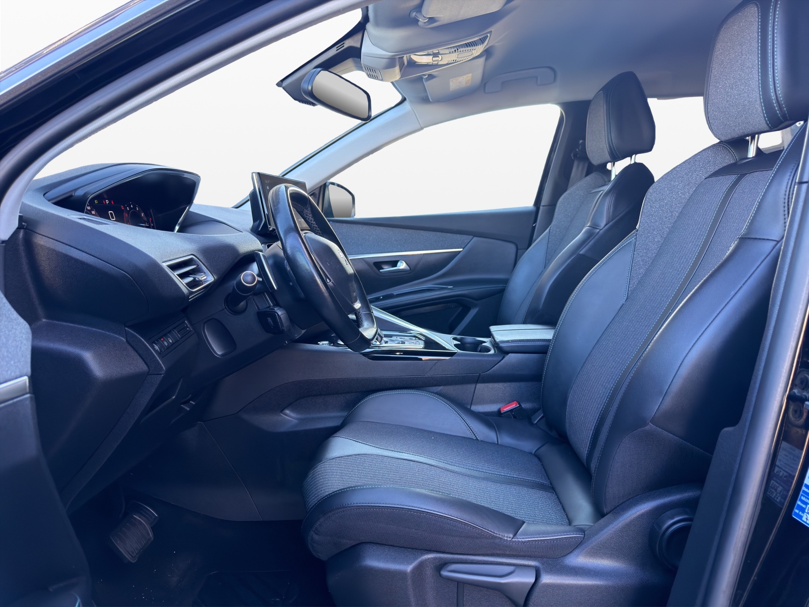 PEUGEOT 5008 1.2 Pure Tech Allure Pack EAT8-7 Plätze-image-8