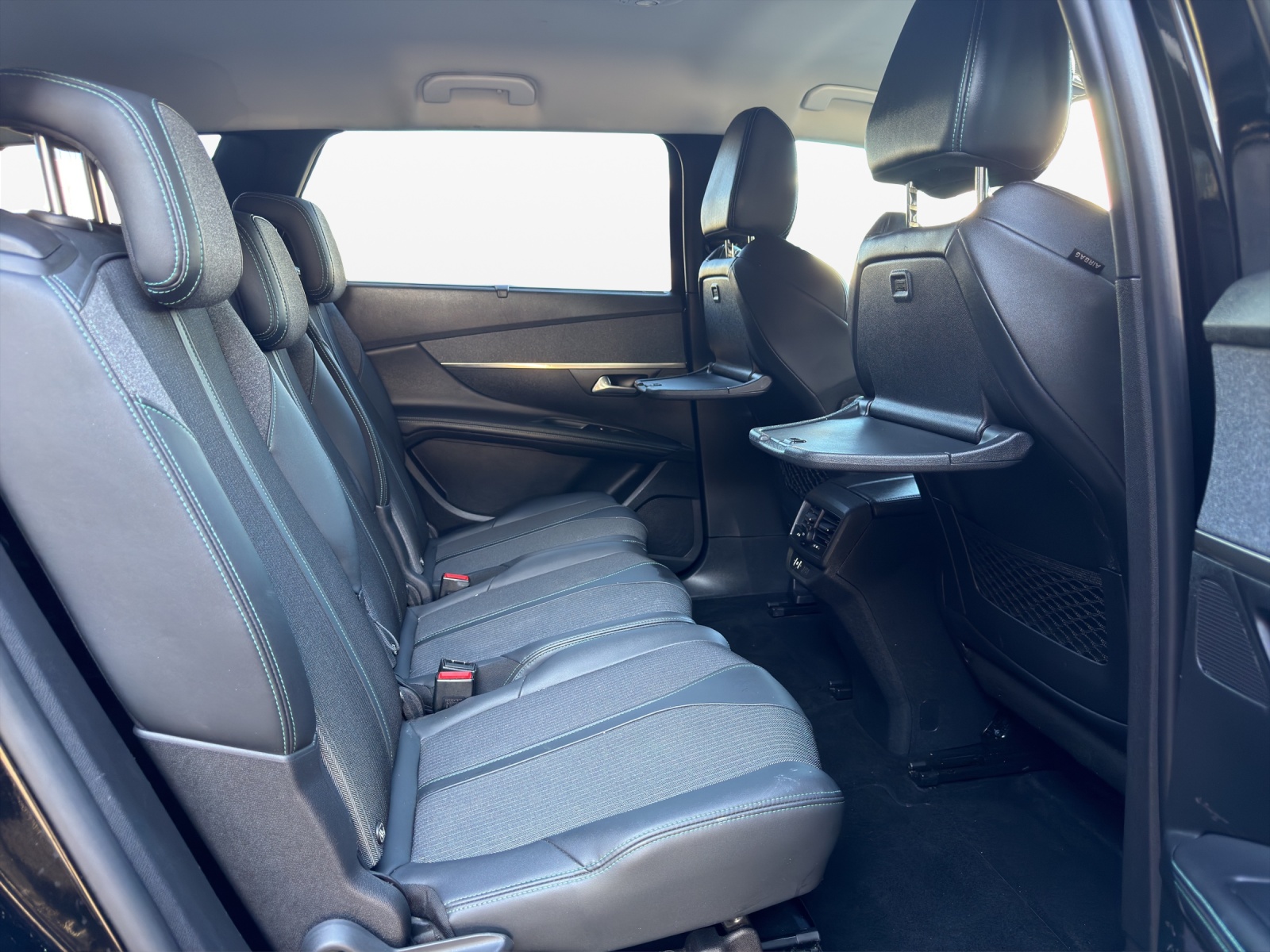 PEUGEOT 5008 1.2 Pure Tech Allure Pack EAT8-7 Plätze-image-18