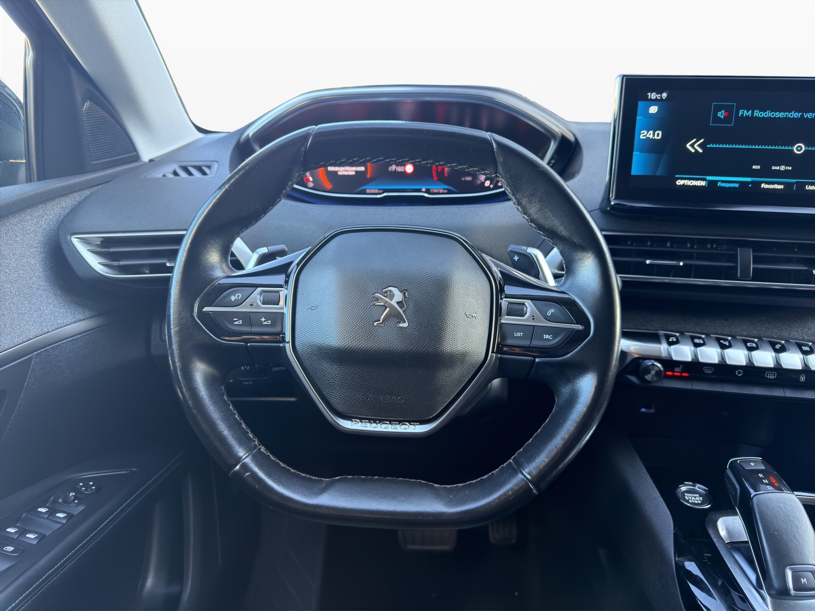 PEUGEOT 5008 1.2 Pure Tech Allure Pack EAT8-7 Plätze-image-10
