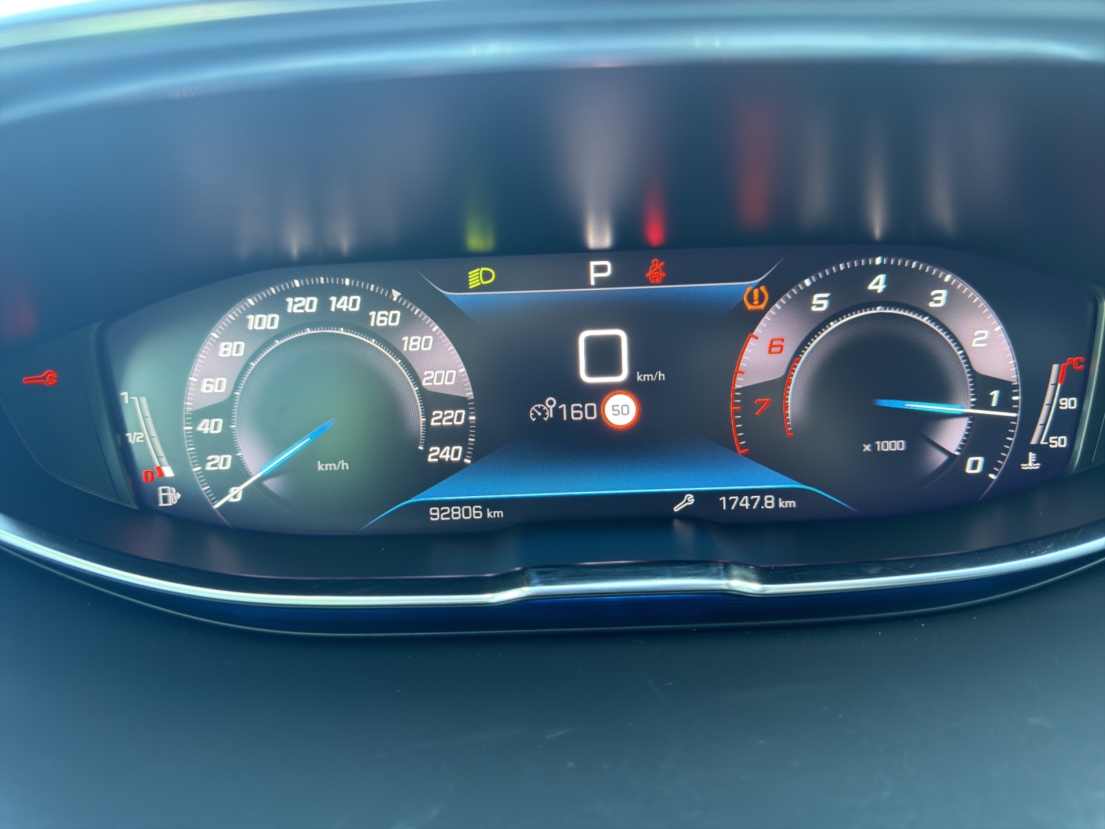 PEUGEOT 5008 1.2 Pure Tech Allure Pack EAT8-7 Plätze-image-22