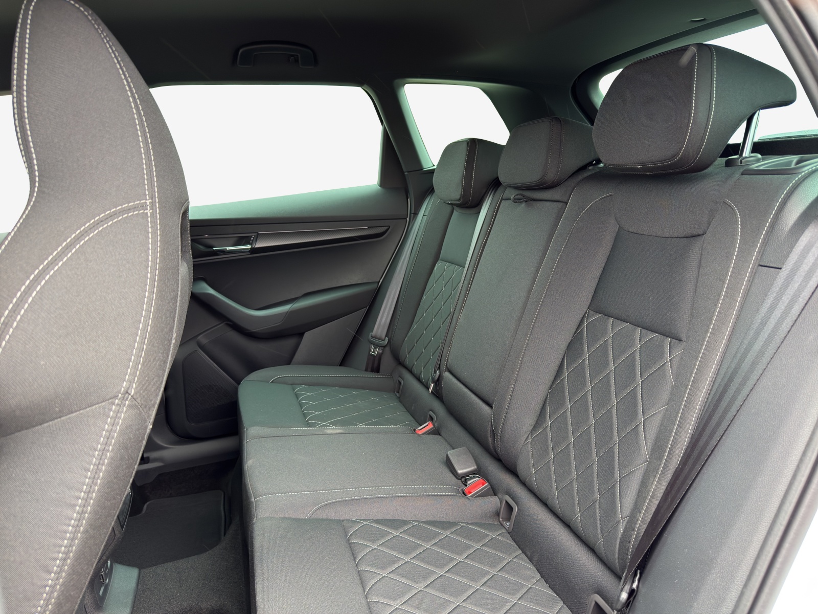 SKODA Karoq 2.0 TSI SportLine 4x4 DSG-image-11