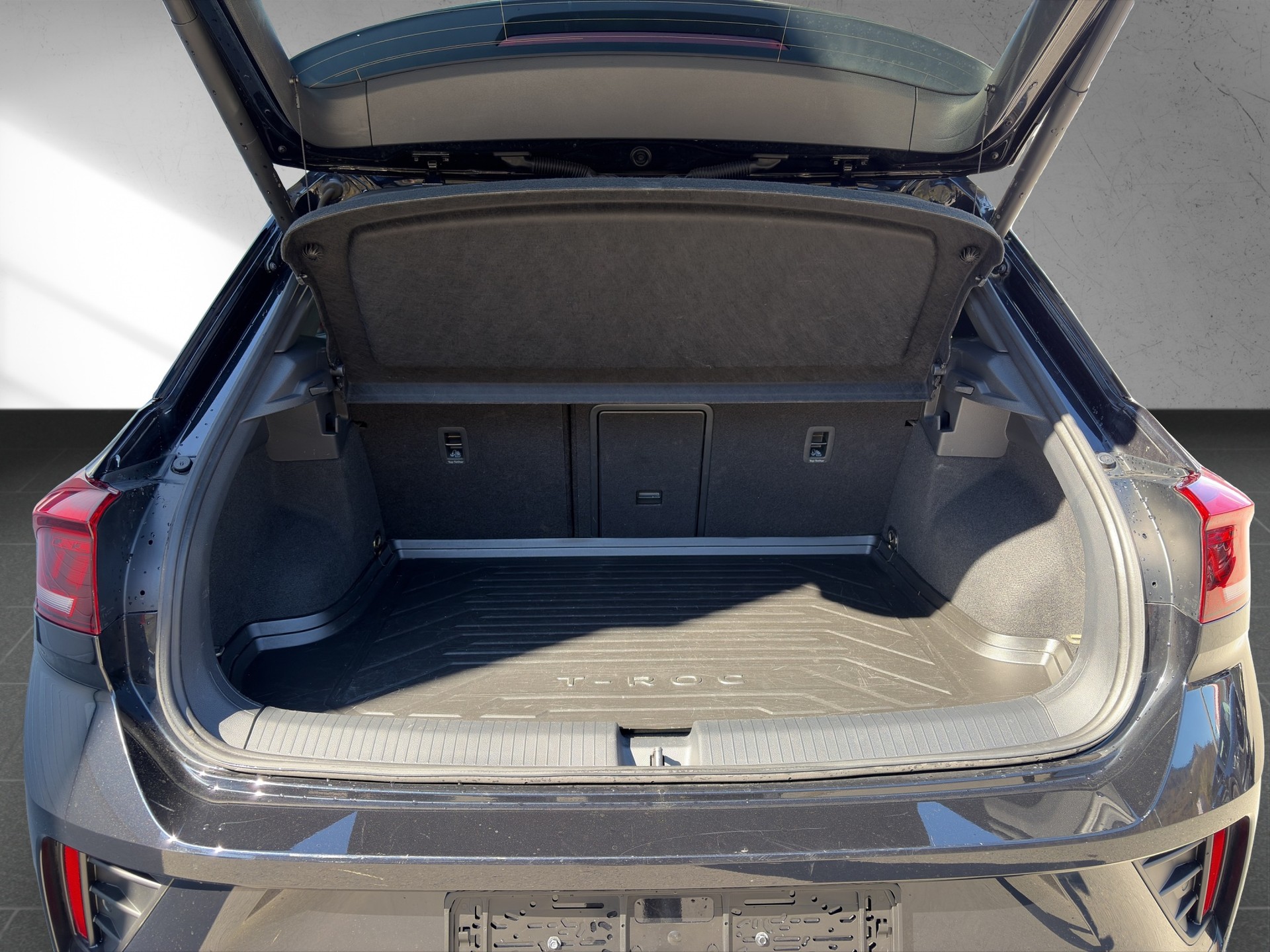 VW T-Roc 2.0 TSI R-Line DSG 4Motion-image-8