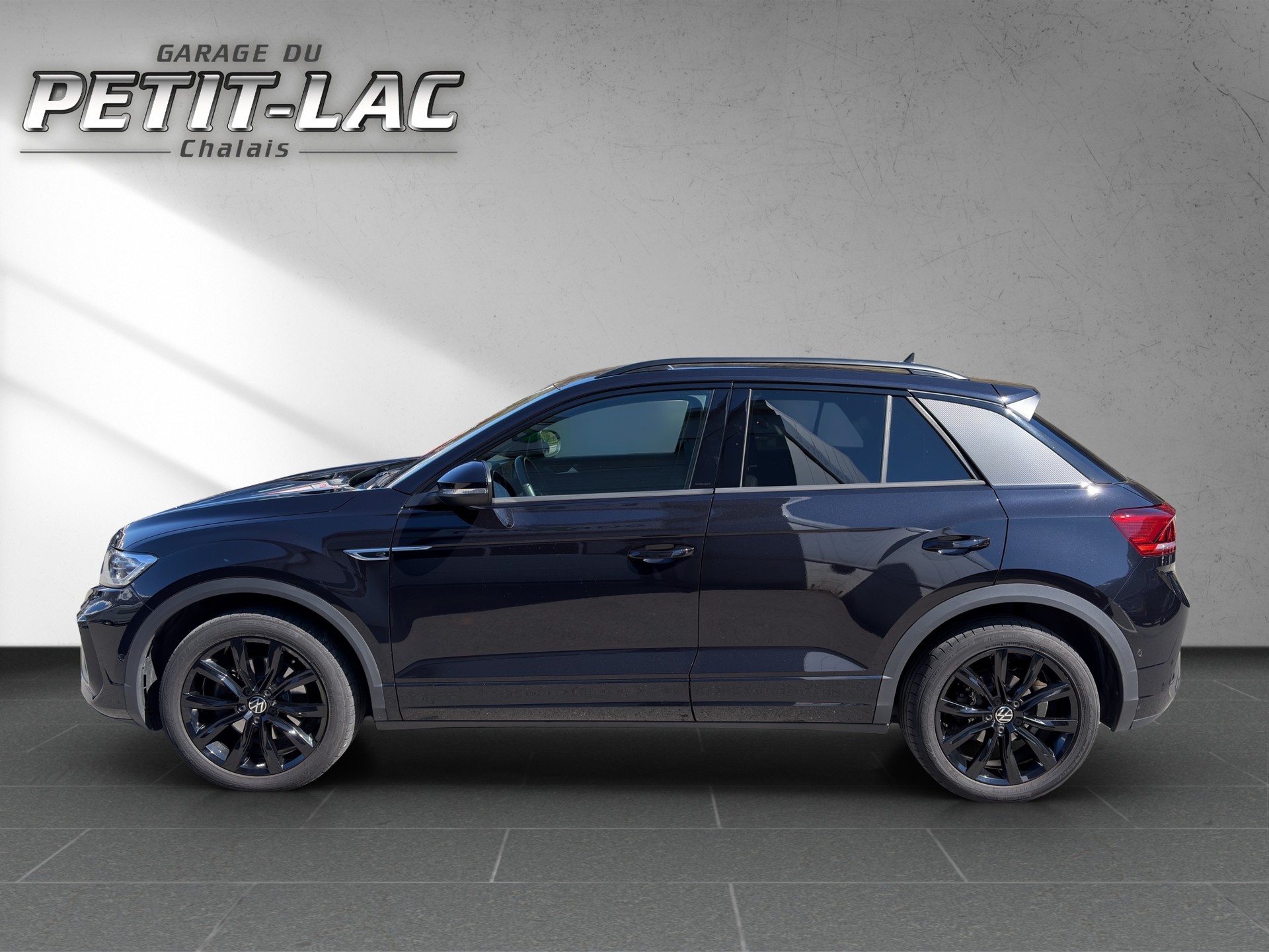 VW T-Roc 2.0 TSI R-Line DSG 4Motion-image-2