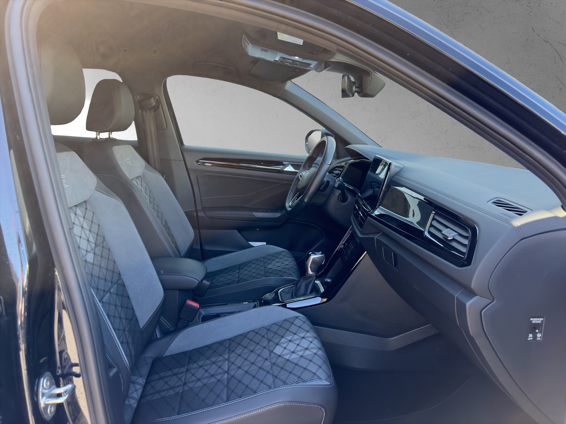 VW T-Roc 2.0 TSI R-Line DSG 4Motion-image-9