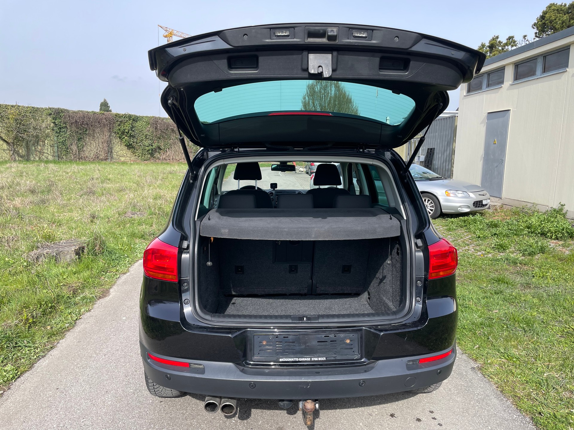VW Tiguan 2.0 TDI BlueMotion 65th Edition 4Motion DSG-image-9