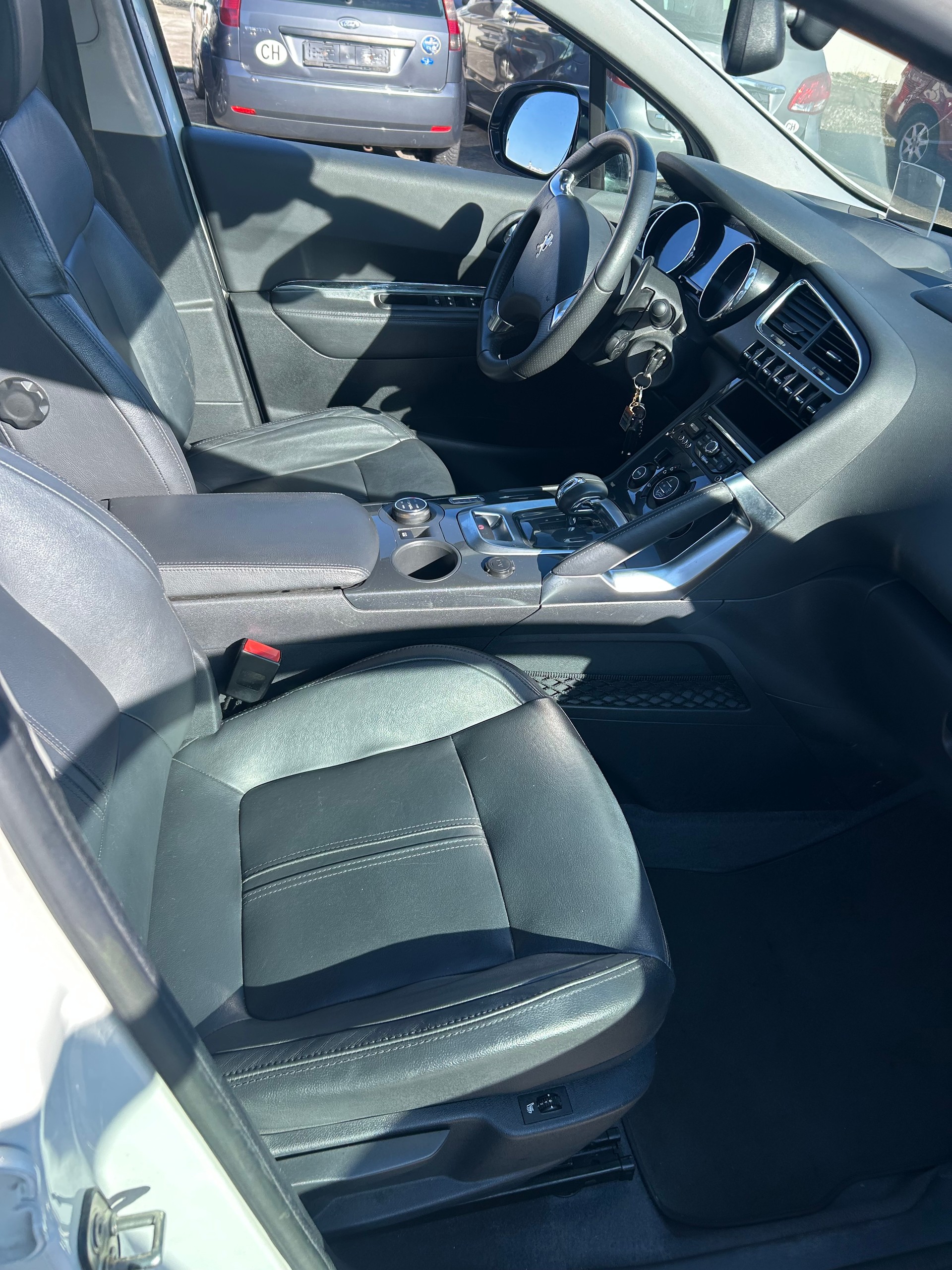 PEUGEOT 3008 HYbrid4 2.0 HDI EGS6-image-6