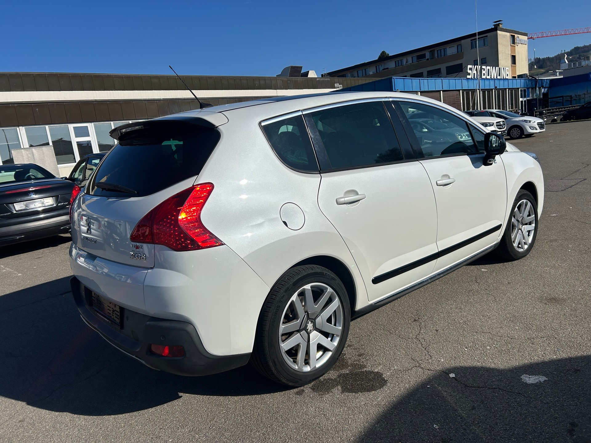 PEUGEOT 3008 HYbrid4 2.0 HDI EGS6-image-5