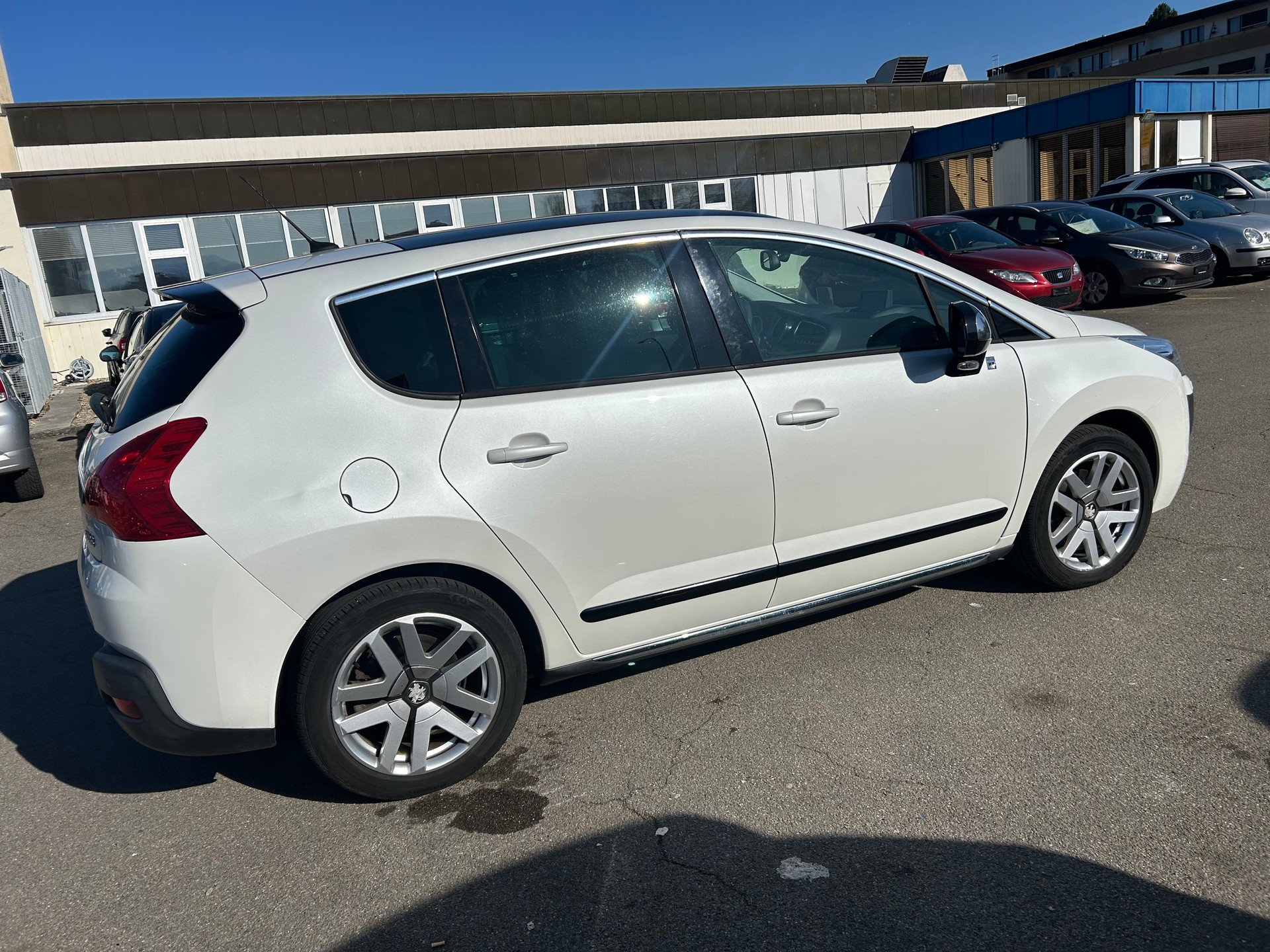 PEUGEOT 3008 HYbrid4 2.0 HDI EGS6-image-8