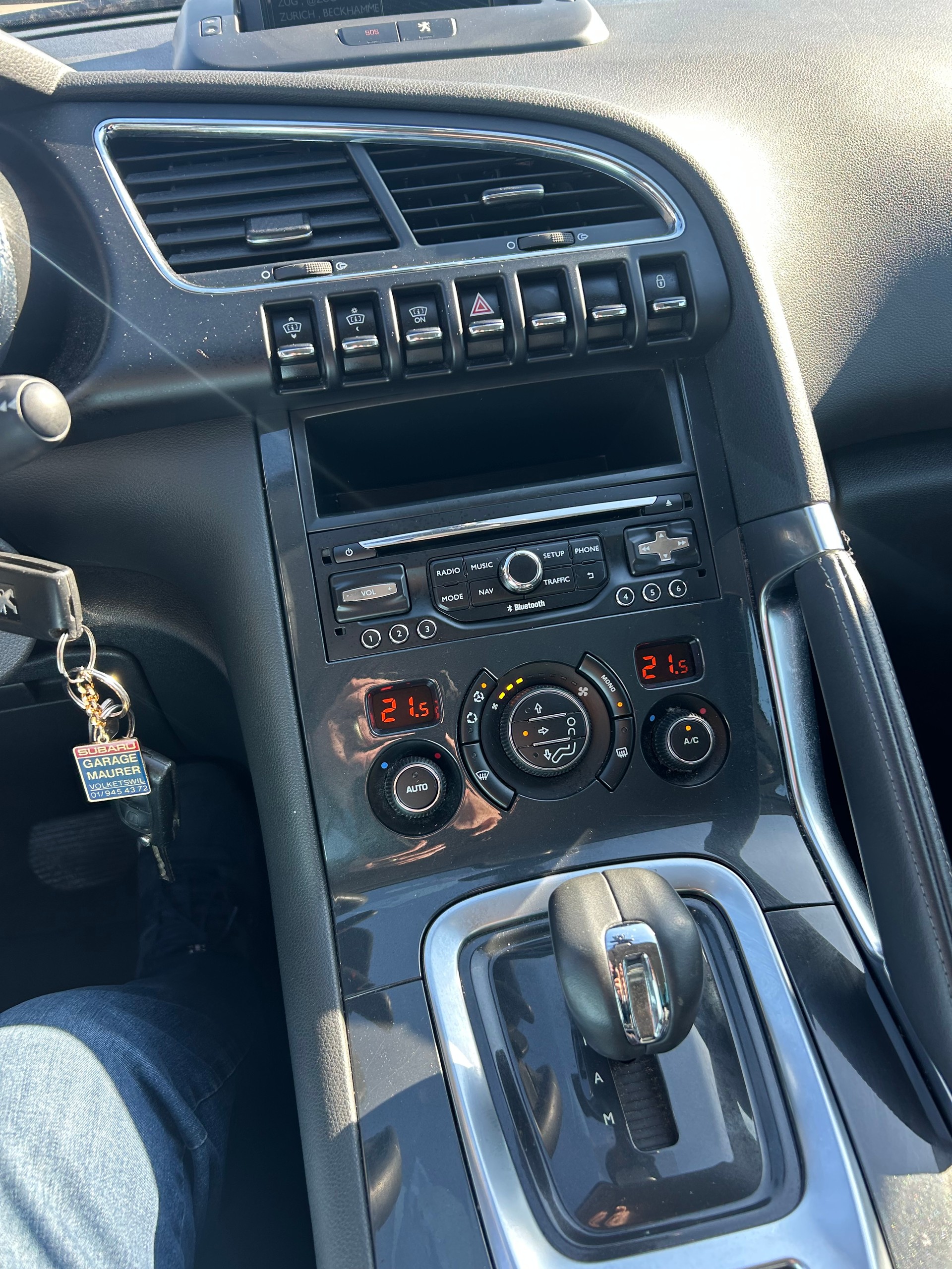 PEUGEOT 3008 HYbrid4 2.0 HDI EGS6-image-1