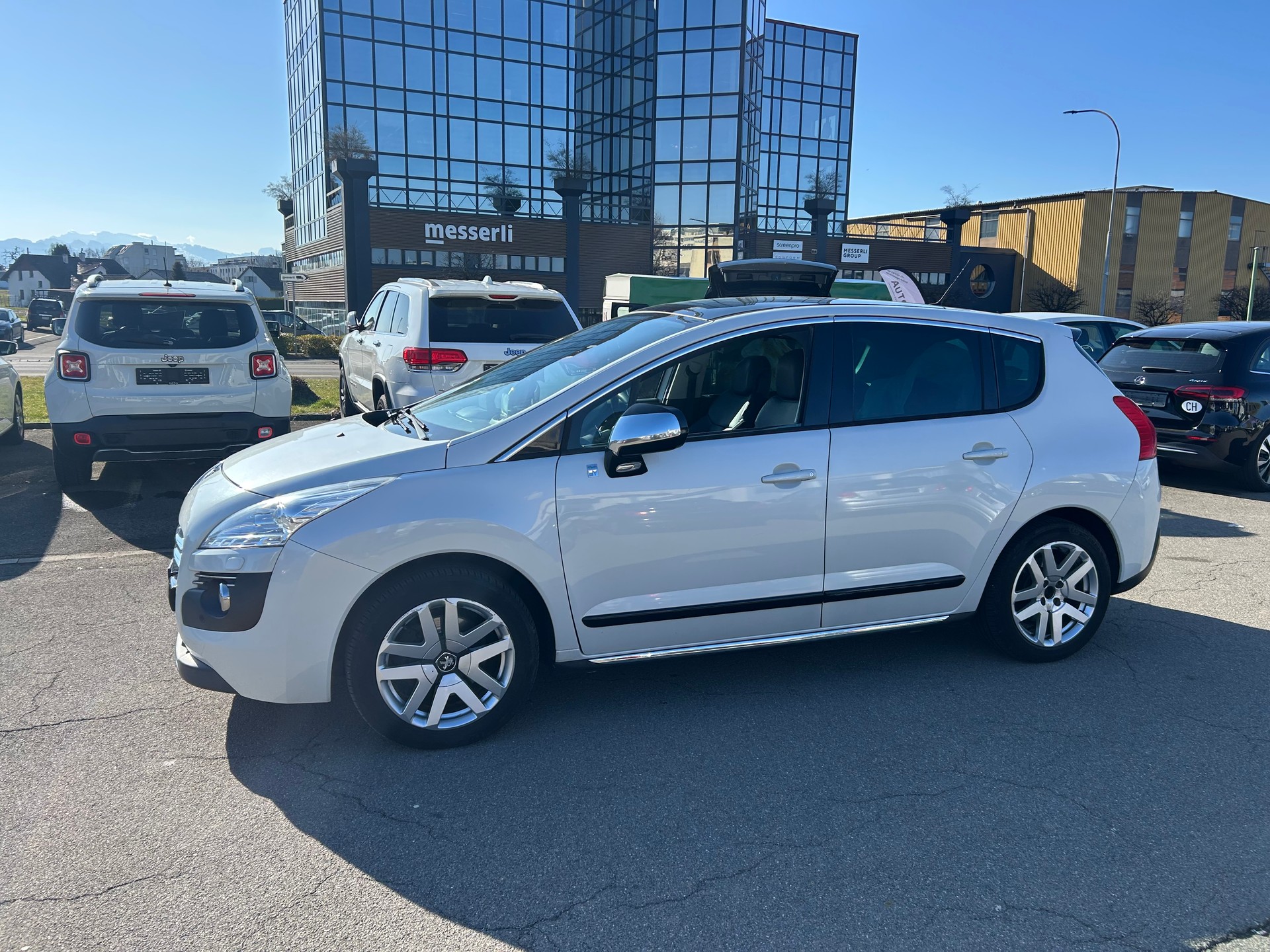 PEUGEOT 3008 HYbrid4 2.0 HDI EGS6-image-4