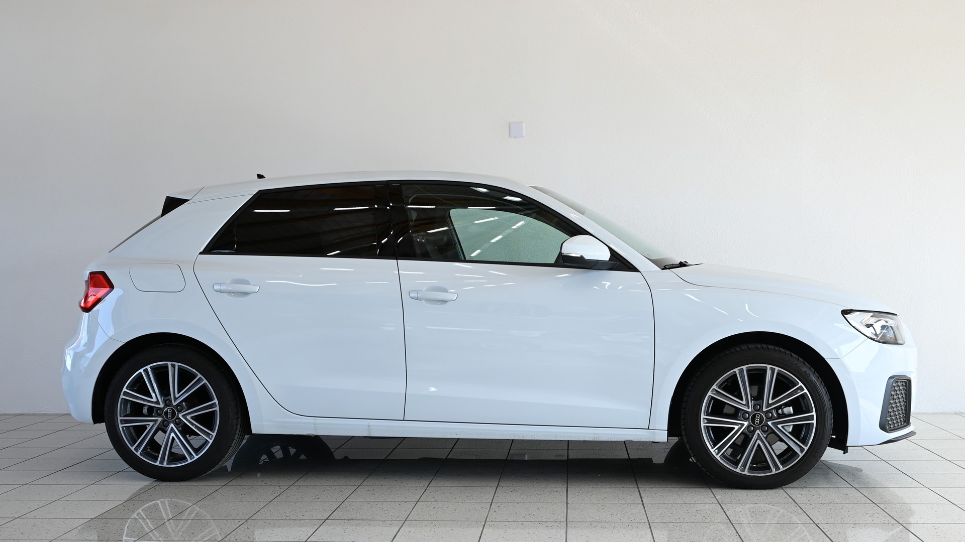 AUDI A1 Sportback 1.0 30 TFSI Attraction S-Tronic-image-4