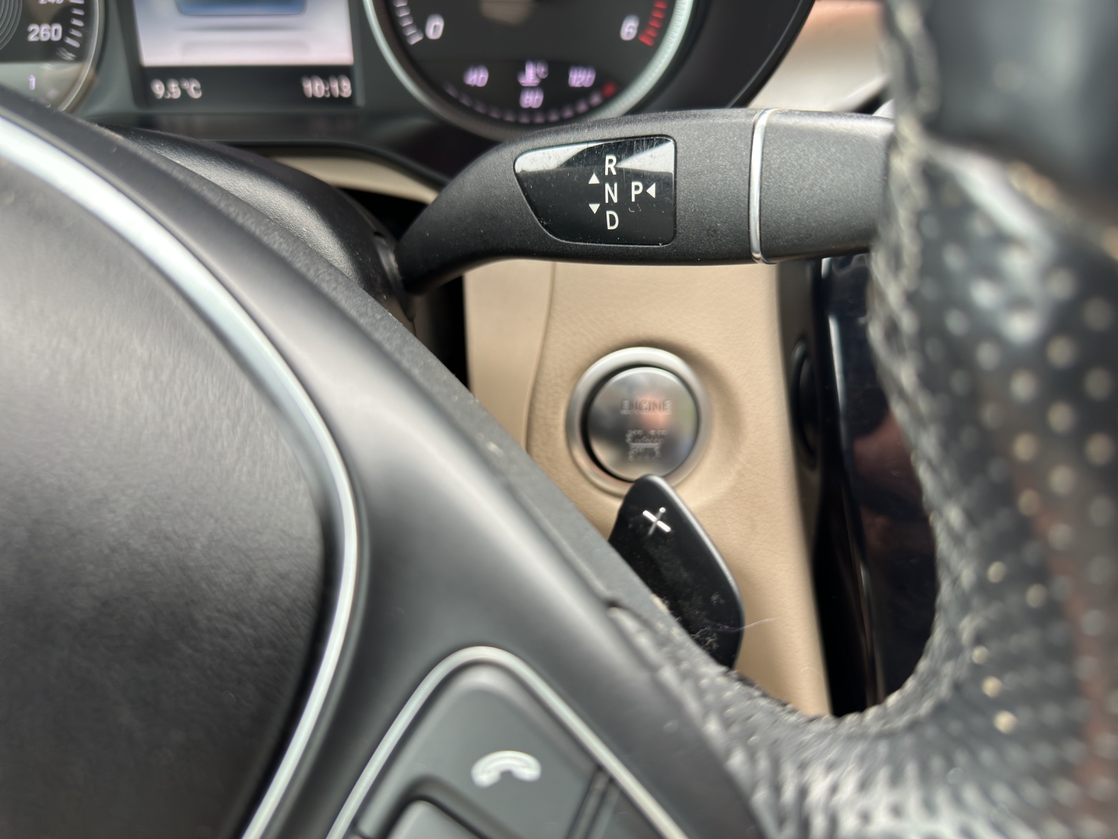 MERCEDES-BENZ GLC 250 d AMG Line 4Matic 9G-Tronic-image-17