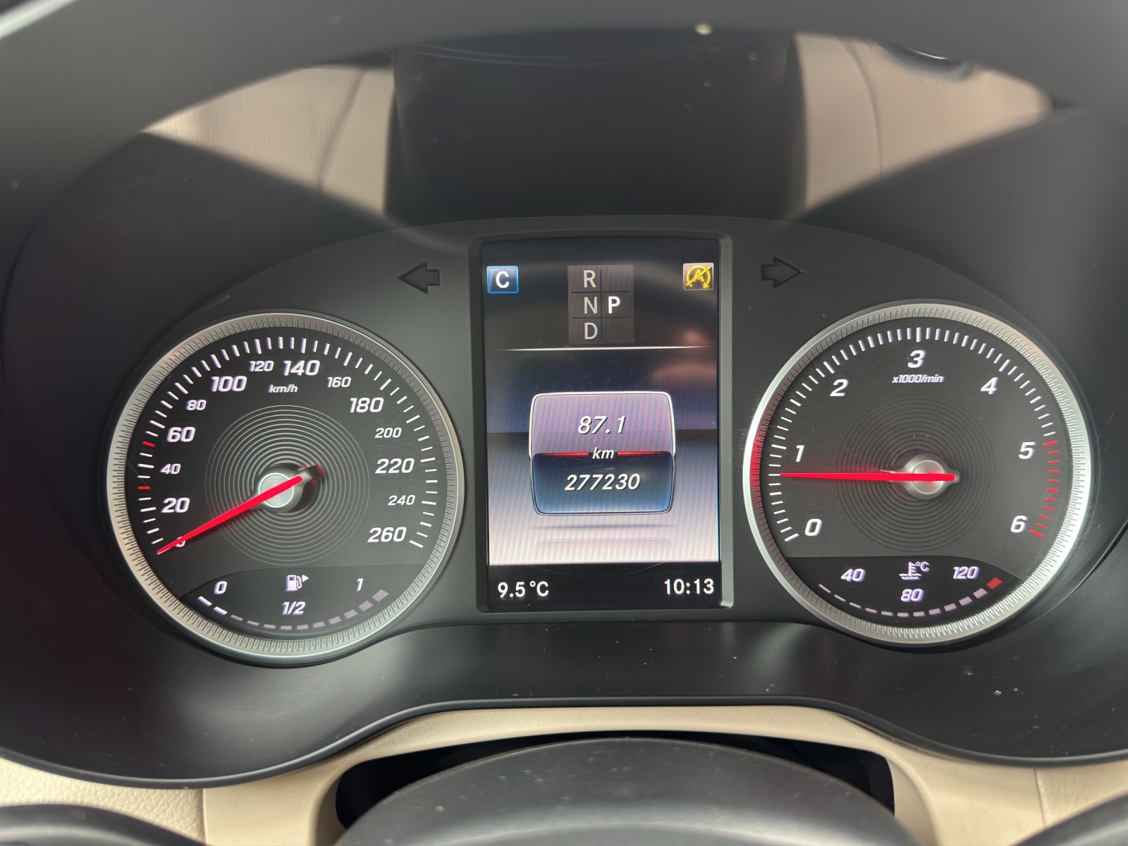 MERCEDES-BENZ GLC 250 d AMG Line 4Matic 9G-Tronic-image-26