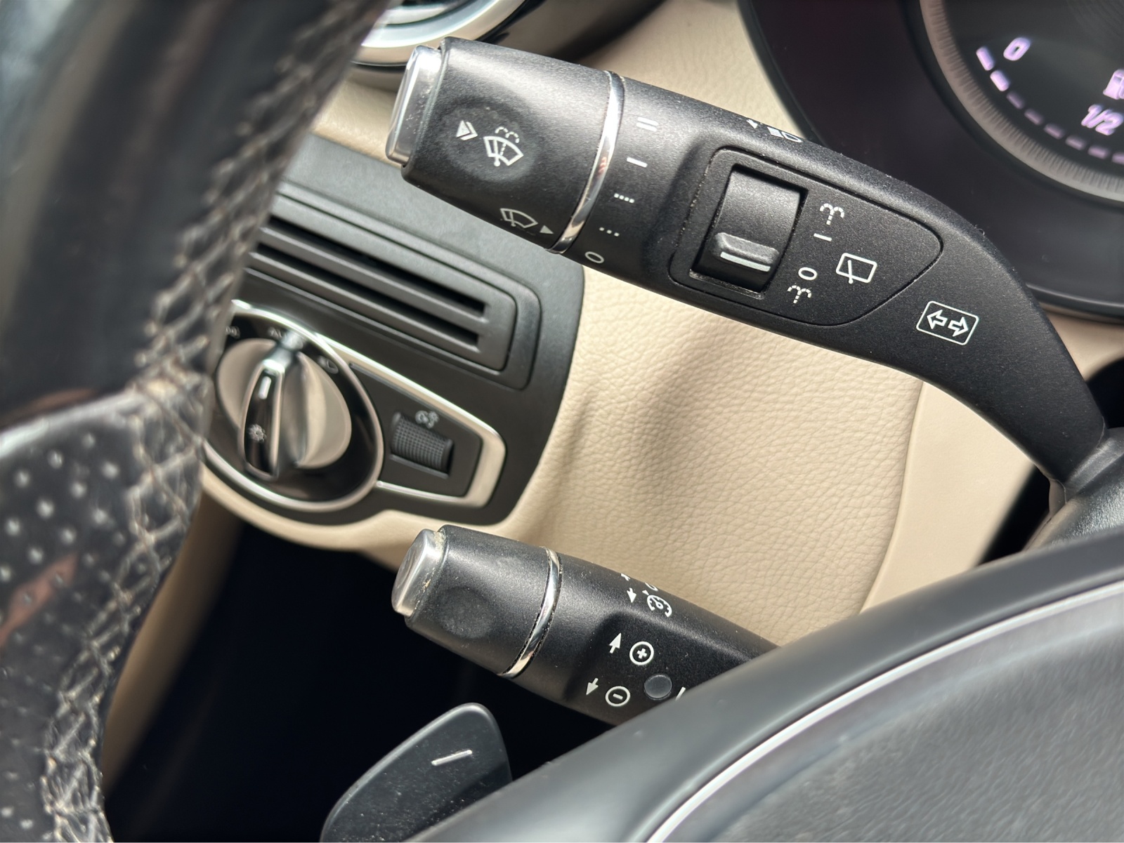 MERCEDES-BENZ GLC 250 d AMG Line 4Matic 9G-Tronic-image-16