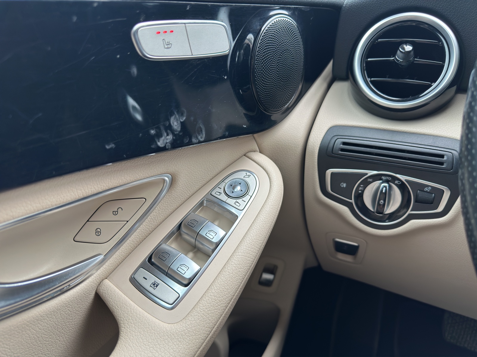 MERCEDES-BENZ GLC 250 d AMG Line 4Matic 9G-Tronic-image-15