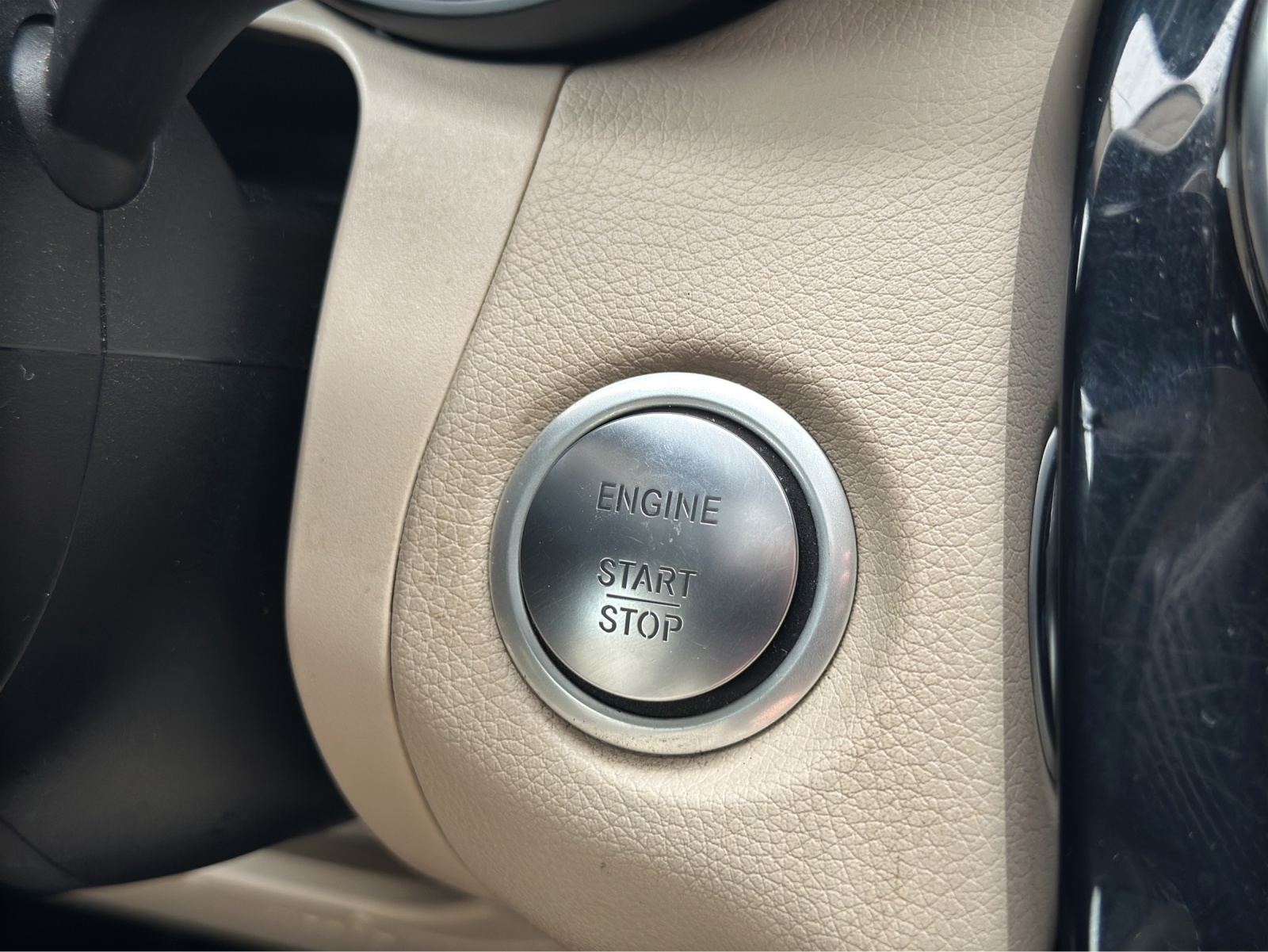 MERCEDES-BENZ GLC 250 d AMG Line 4Matic 9G-Tronic-image-13