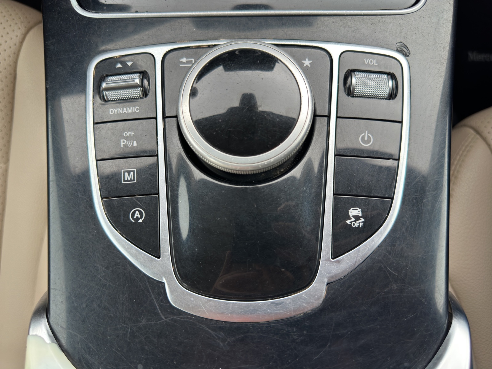MERCEDES-BENZ GLC 250 d AMG Line 4Matic 9G-Tronic-image-21