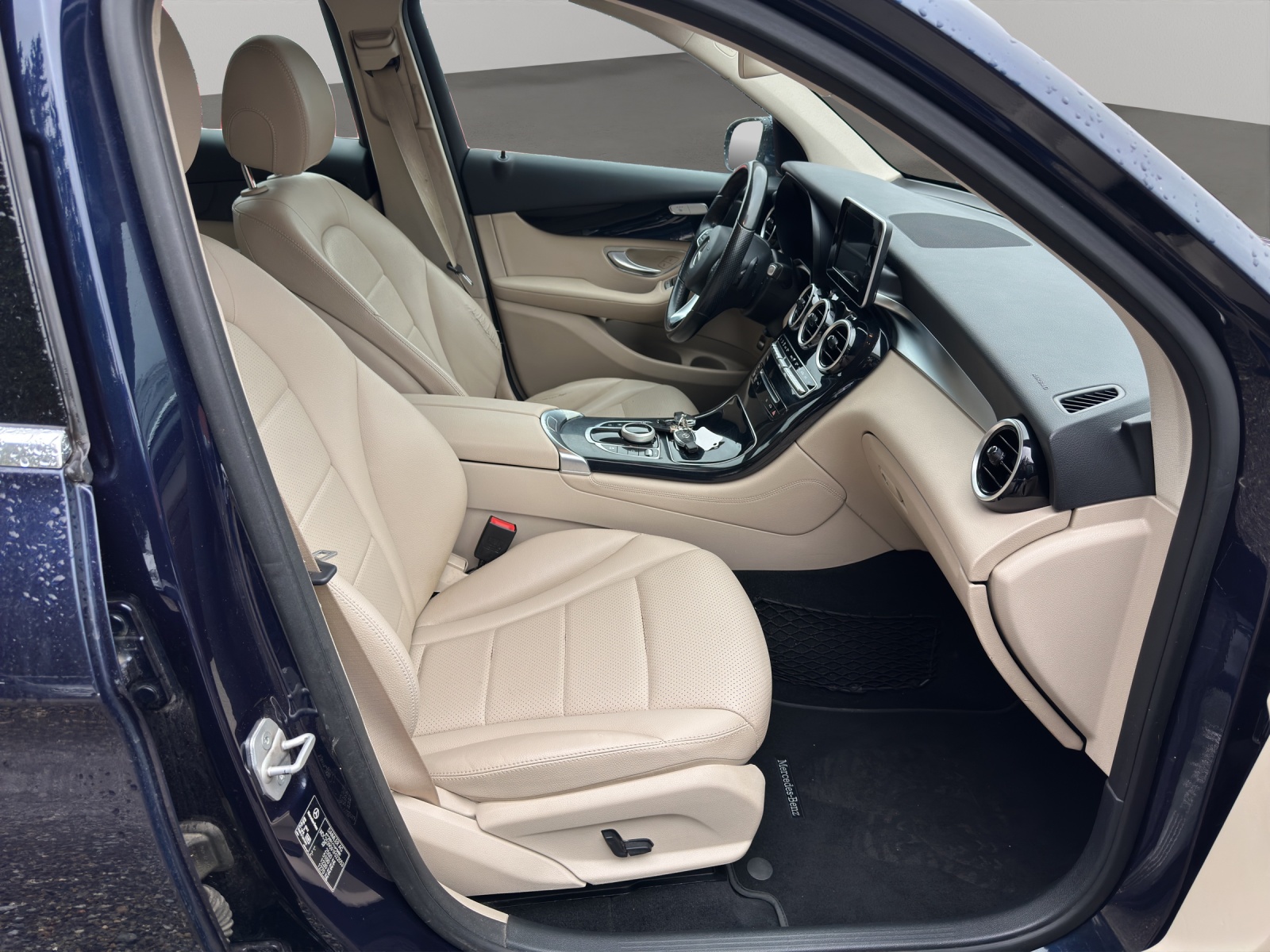MERCEDES-BENZ GLC 250 d AMG Line 4Matic 9G-Tronic-image-10