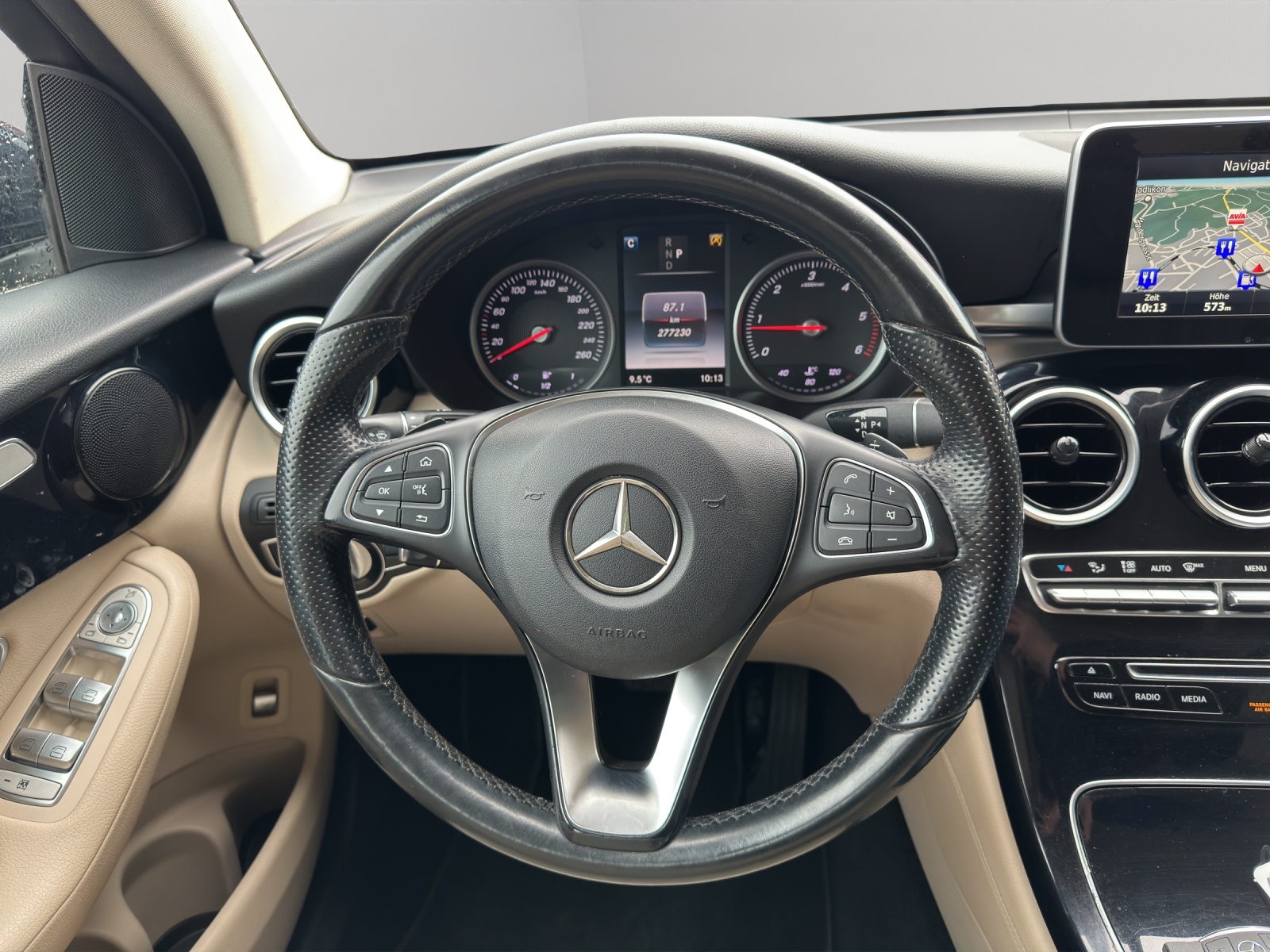 MERCEDES-BENZ GLC 250 d AMG Line 4Matic 9G-Tronic-image-18