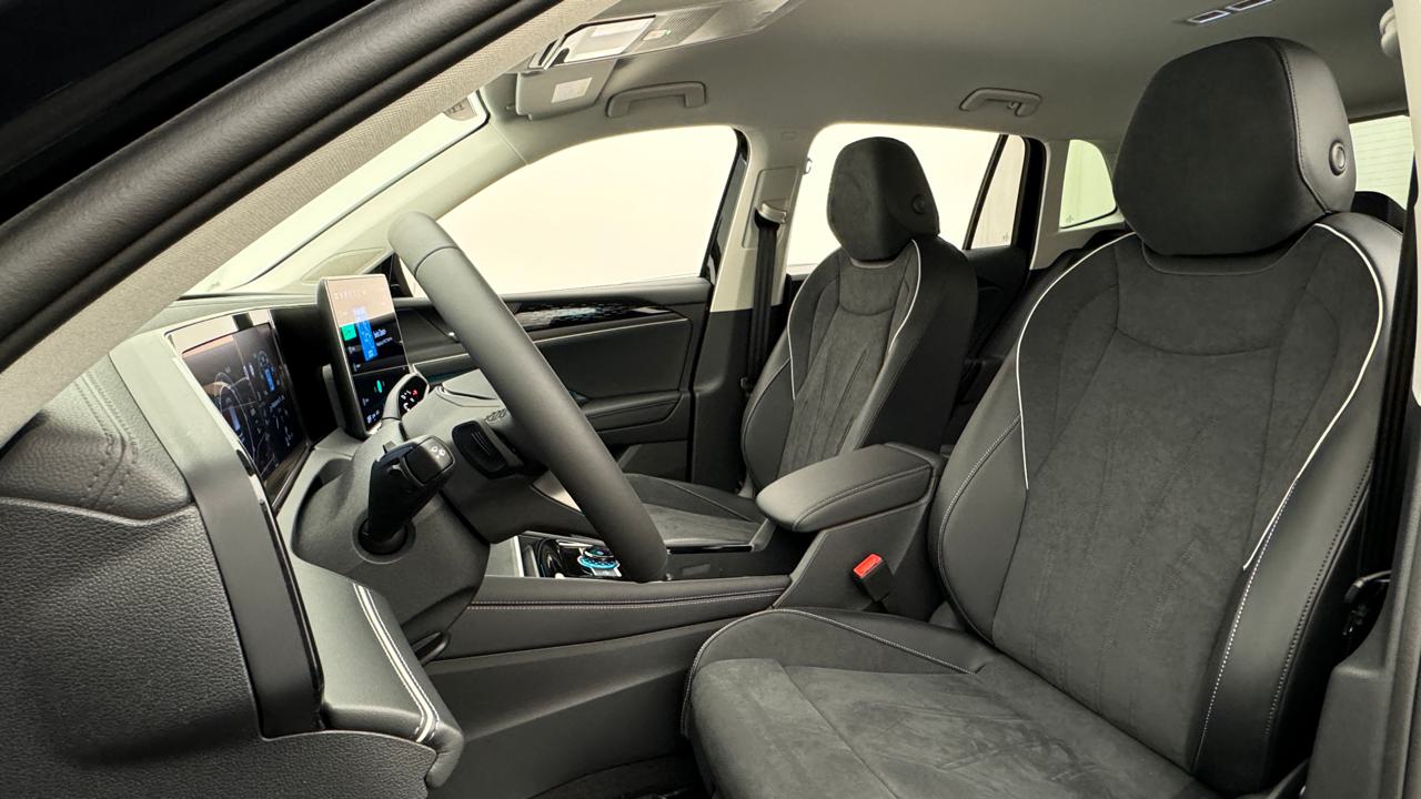 VW Tiguan 2.0 TDI SCR Elegance 4Motion DSG-image-4