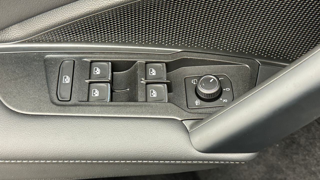 VW Tiguan 2.0 TDI SCR Elegance 4Motion DSG-image-8