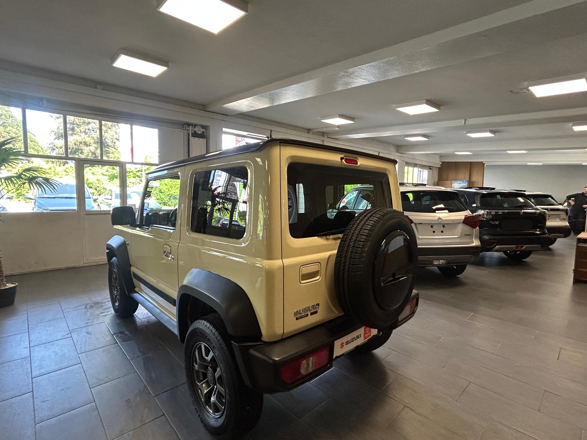 SUZUKI Jimny 1.5 Compact Top Automatique 4 Place/4Platz-image-4