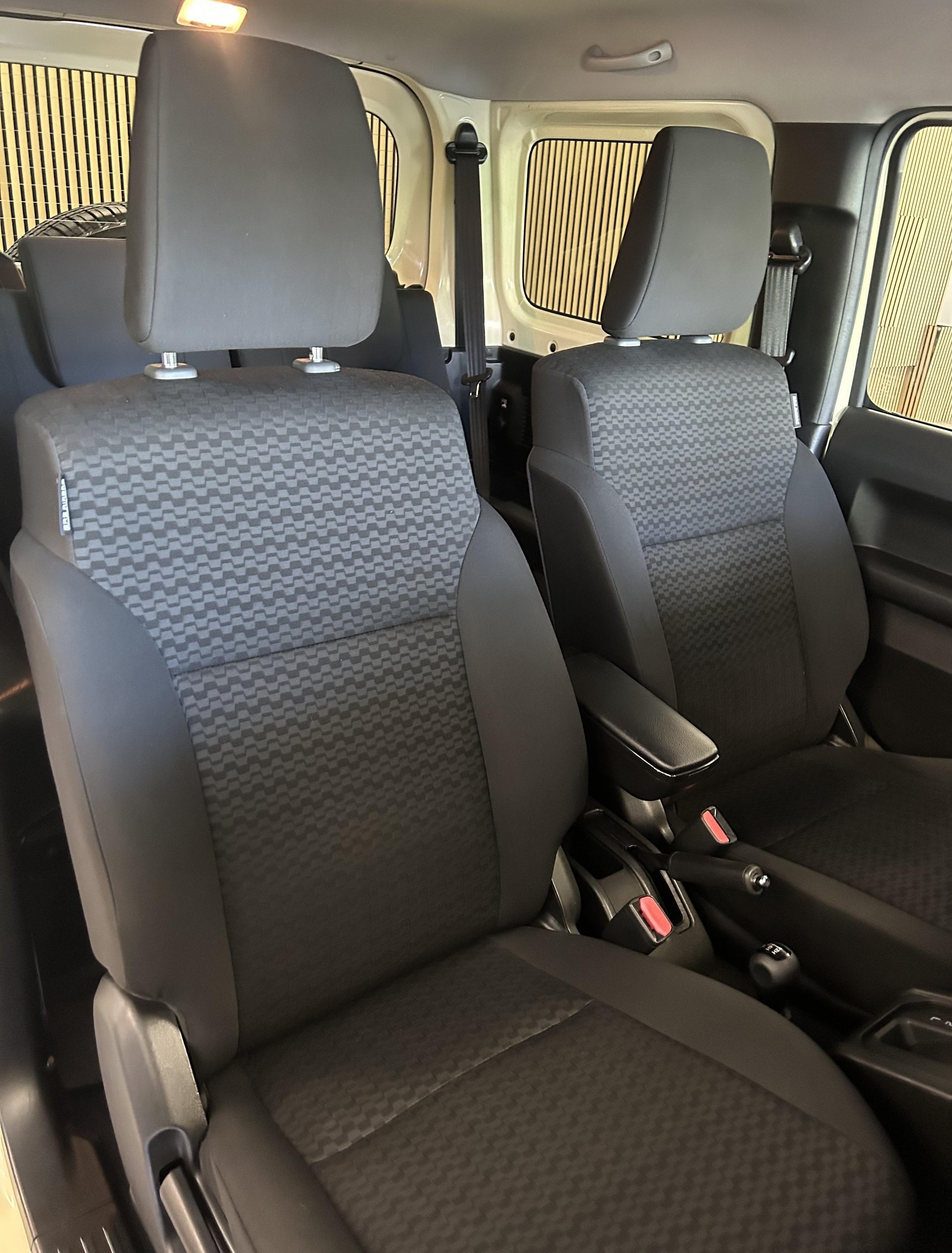 SUZUKI Jimny 1.5 Compact Top Automatique 4 Place/4Platz-image-14