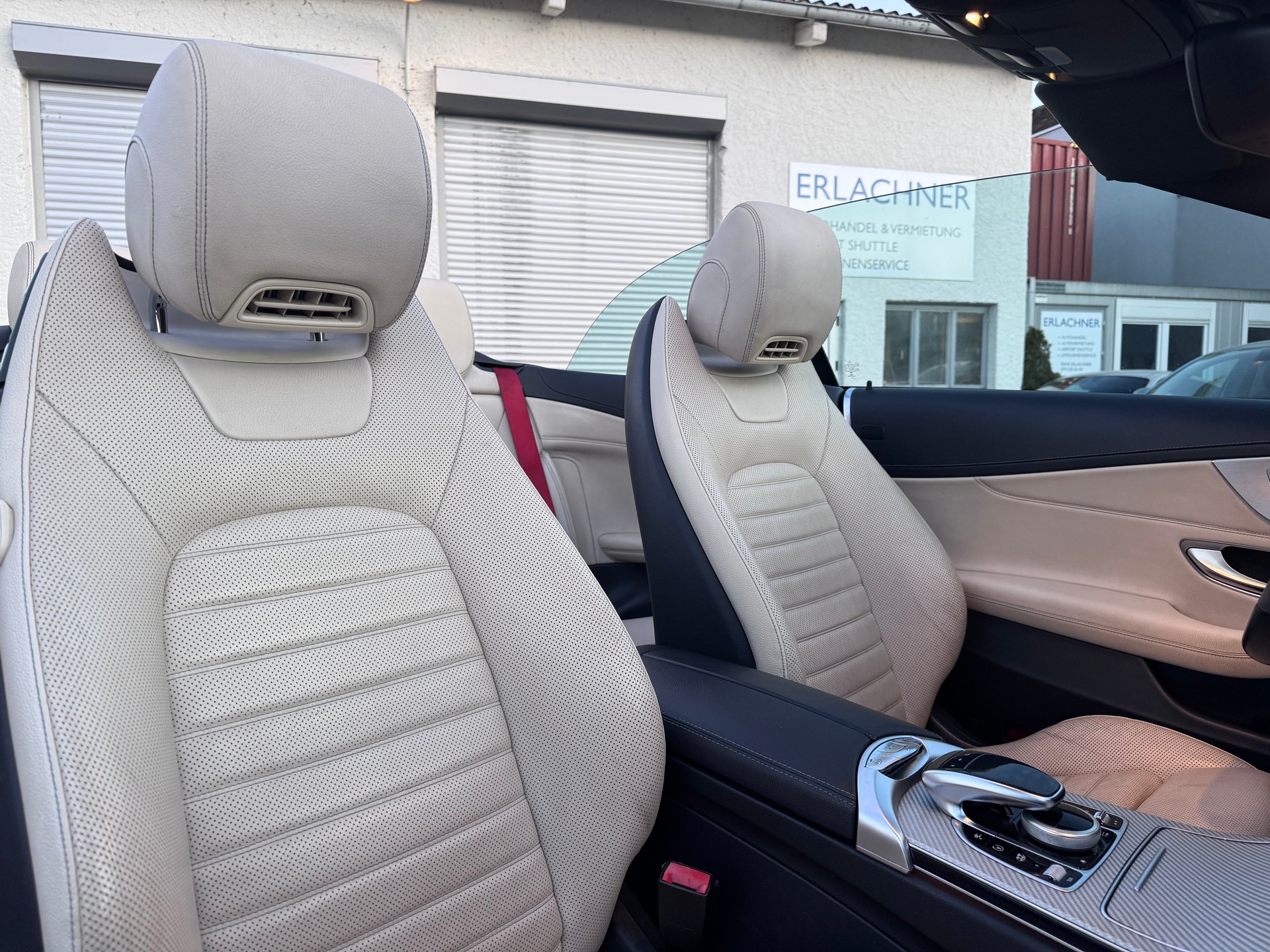 MERCEDES-BENZ C 43 Cabriolet AMG 4Matic 9G-Tronic-image-12