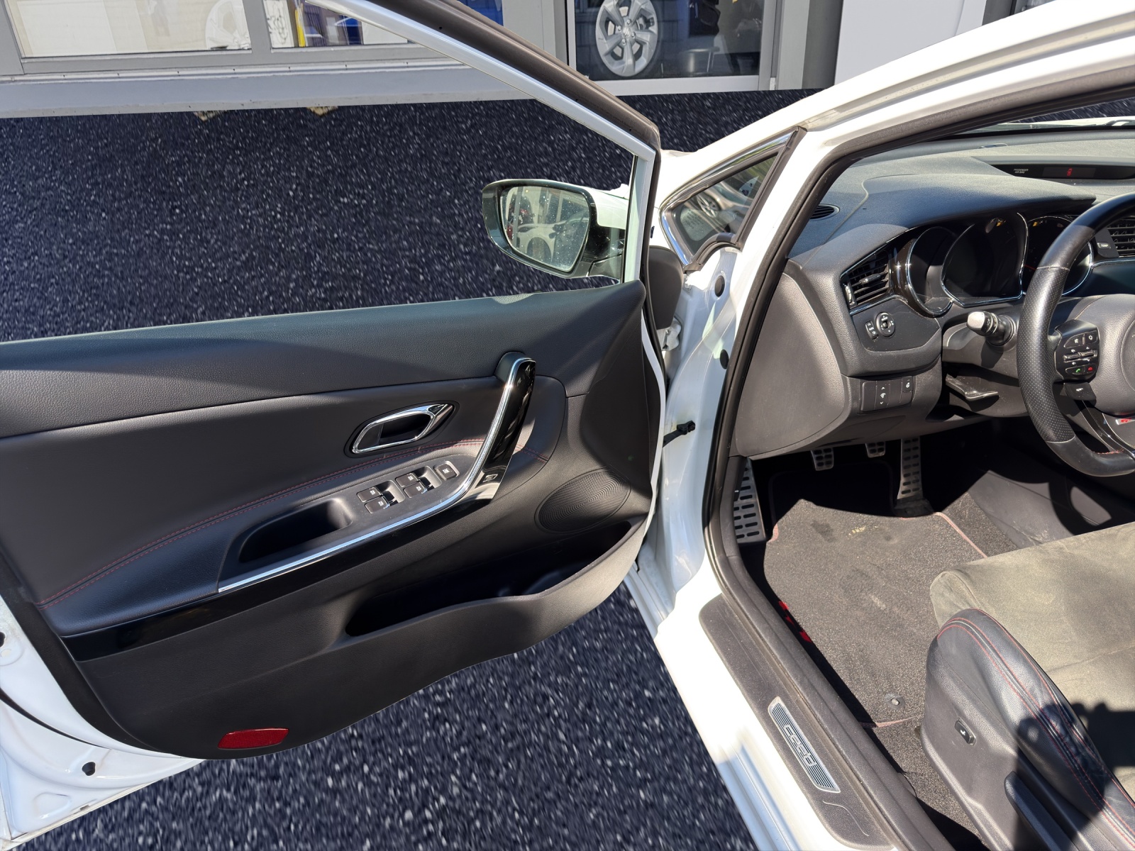KIA Cee'd 1.6 GDi GT-image-8