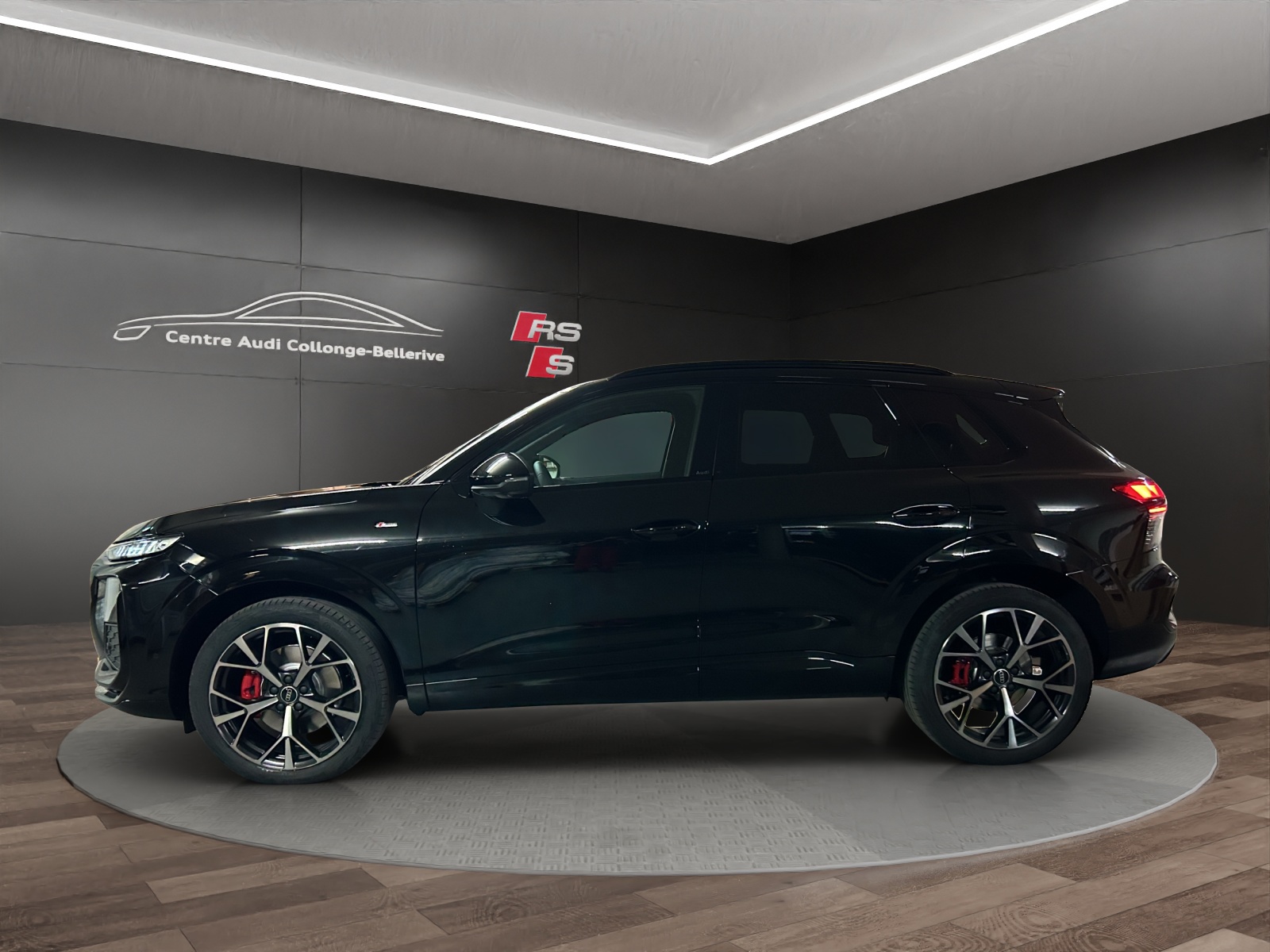AUDI Q3 SUV TFSI quattro 195 kW S tronic-image-2