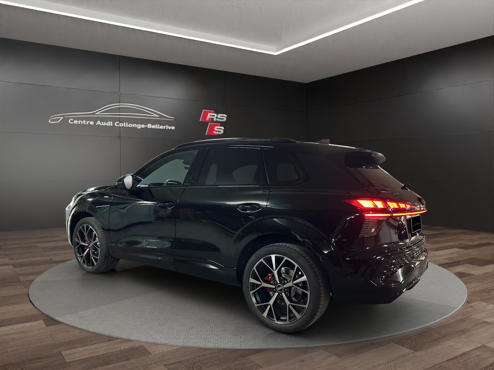 AUDI Q3 SUV TFSI quattro 195 kW S tronic-image-3