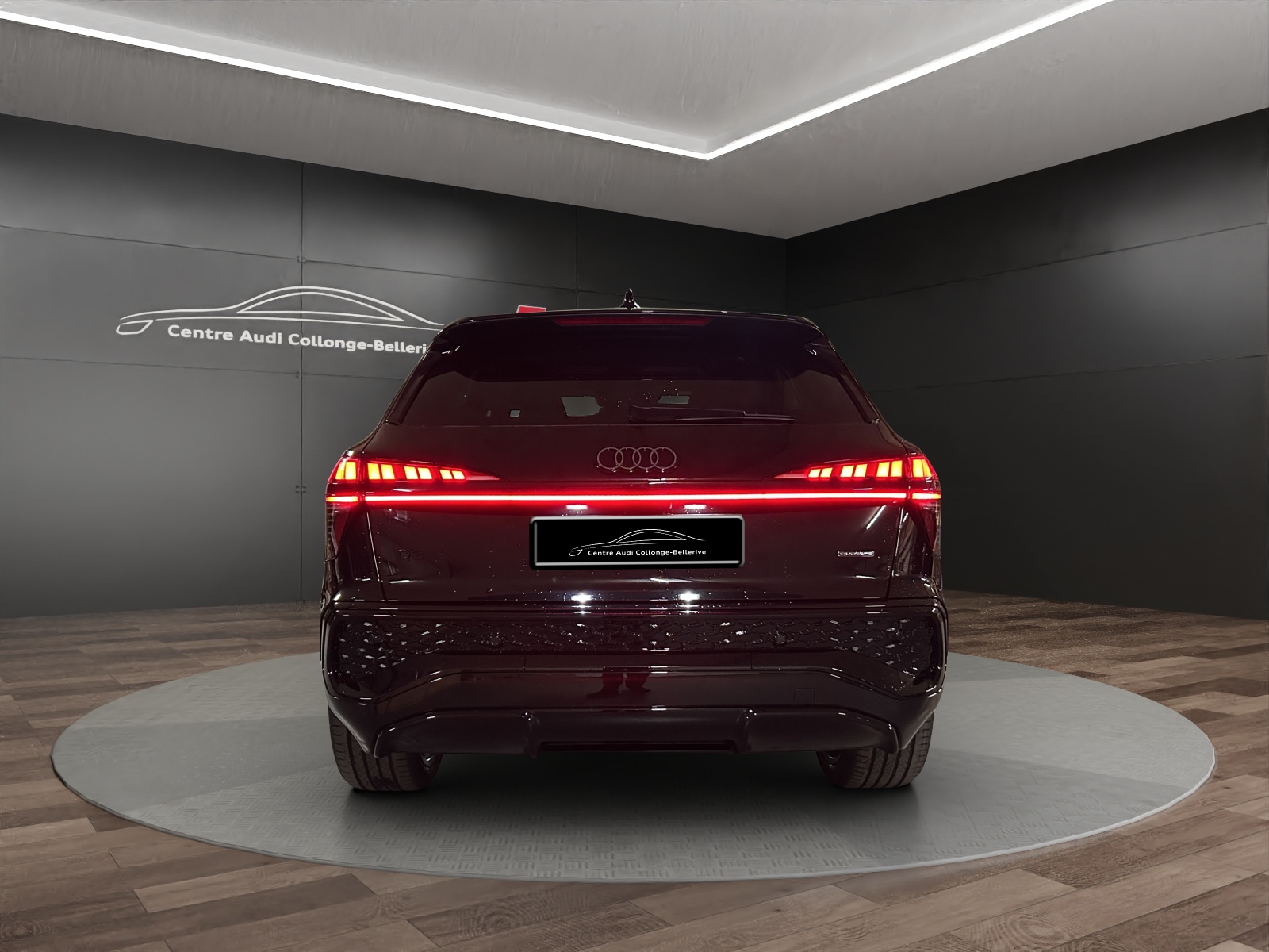 AUDI Q3 SUV TFSI quattro 195 kW S tronic-image-4