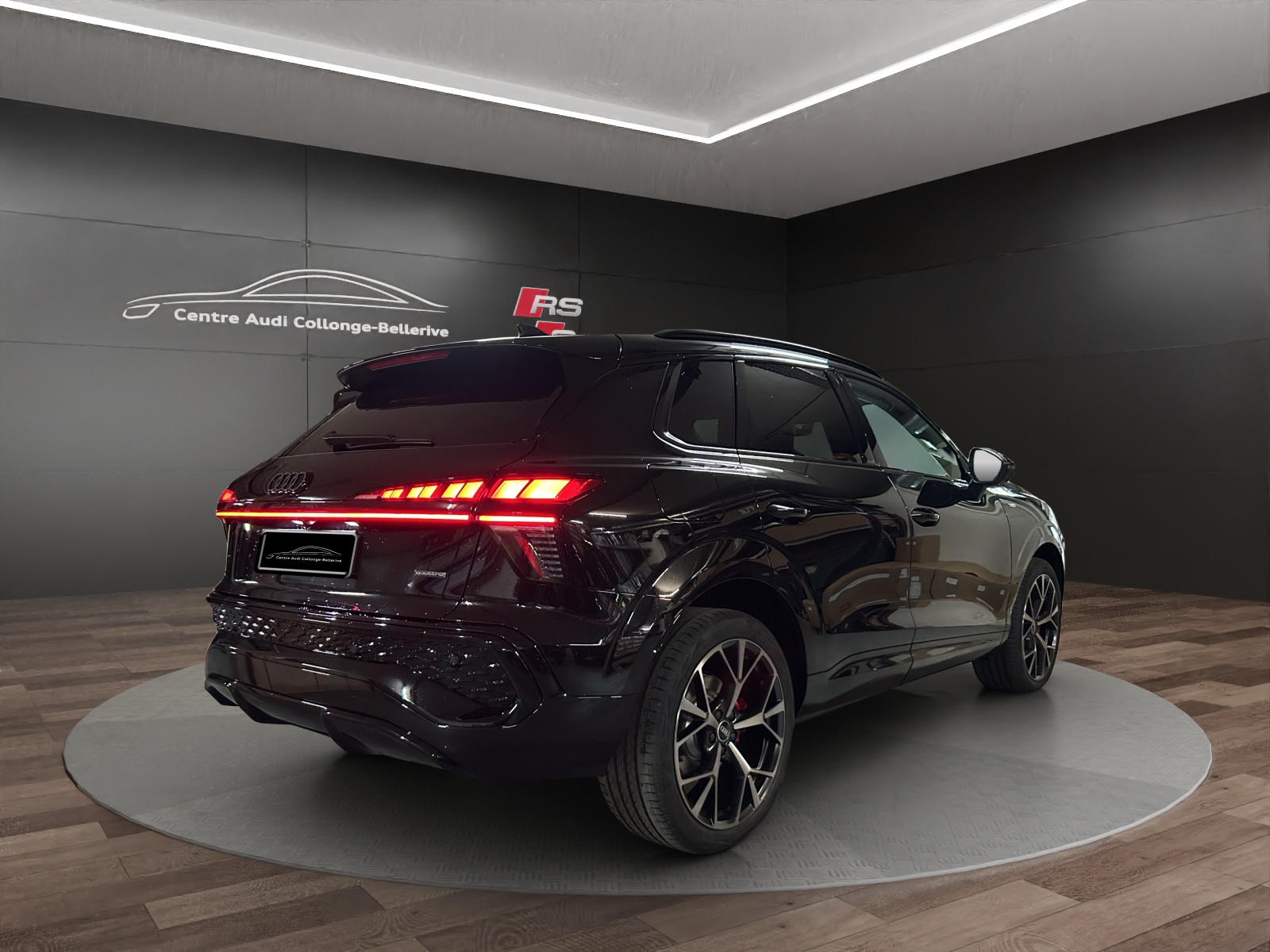 AUDI Q3 SUV TFSI quattro 195 kW S tronic-image-5