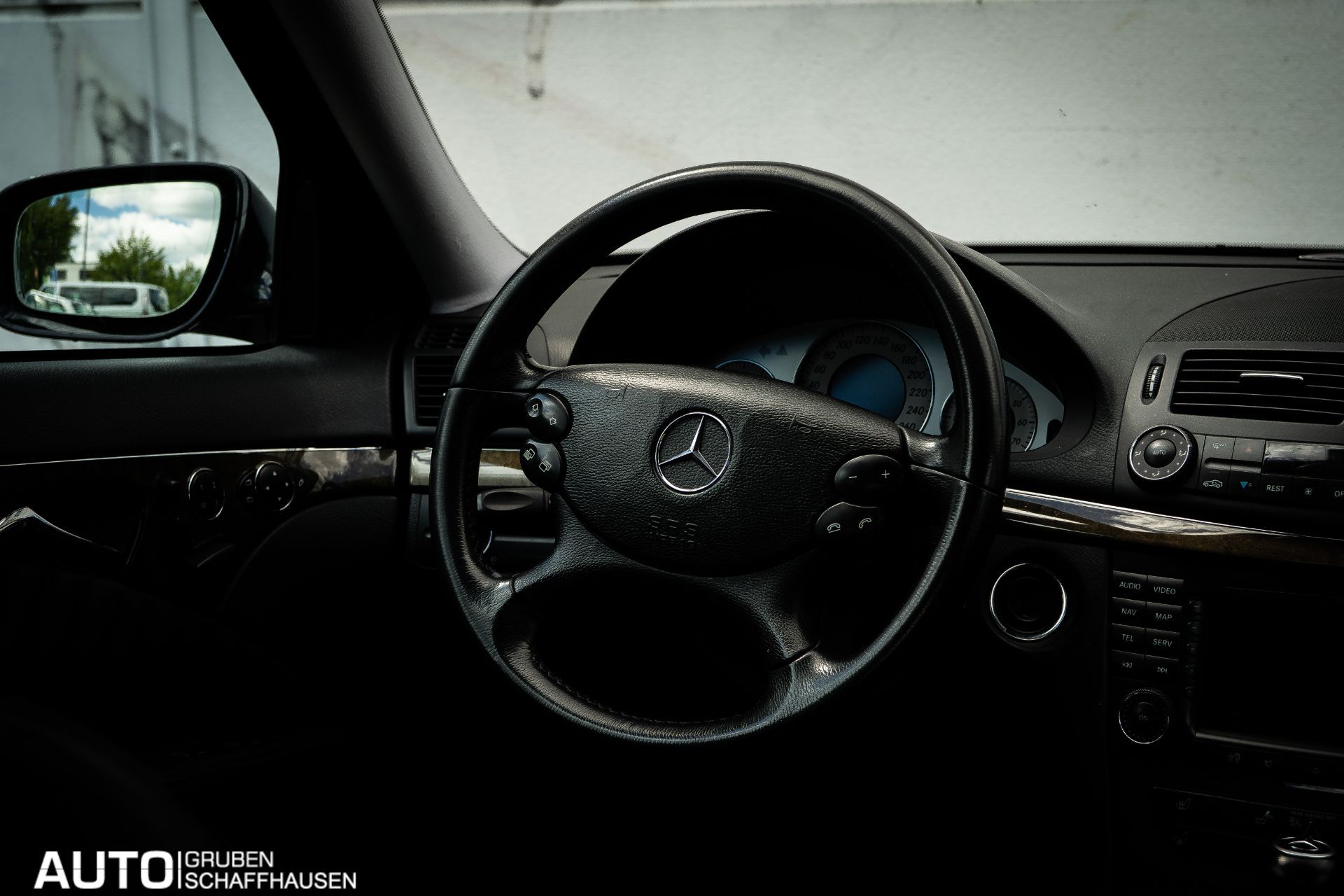 MERCEDES-BENZ E 350 Avantgarde 4Matic Automatic-image-18
