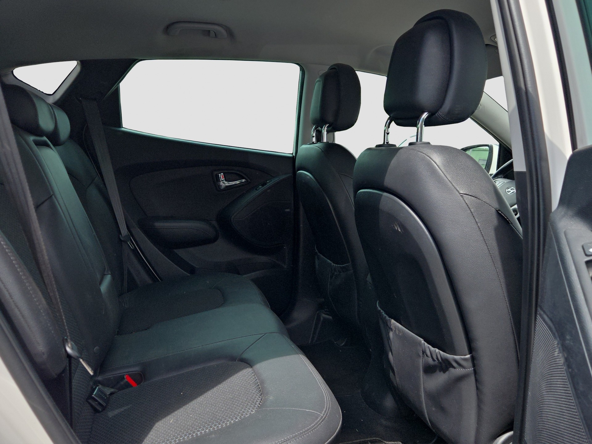 HYUNDAI iX 35 2.0 CRDi Premium 4WD Automatic-image-9