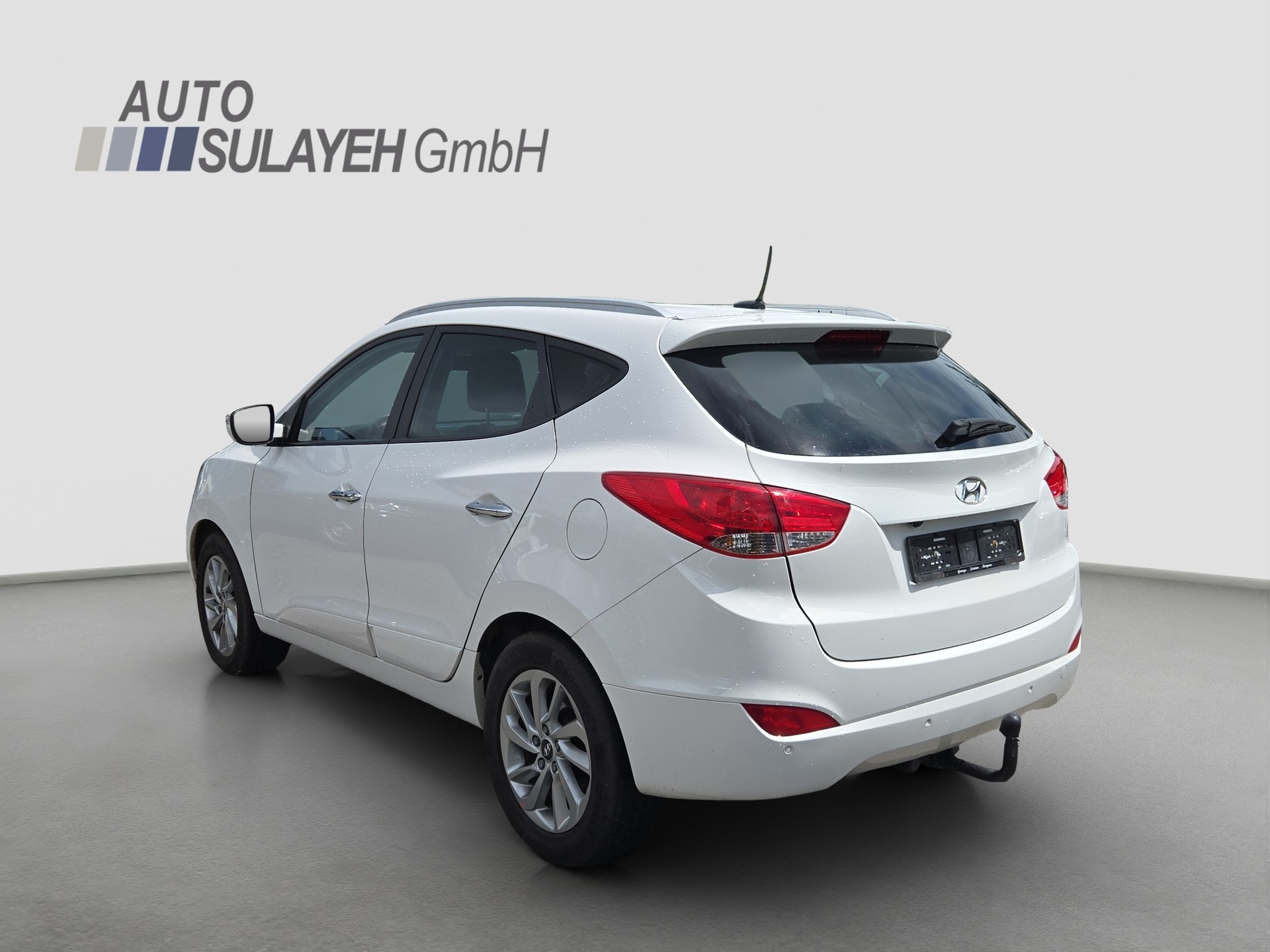 HYUNDAI iX 35 2.0 CRDi Premium 4WD Automatic-image-8