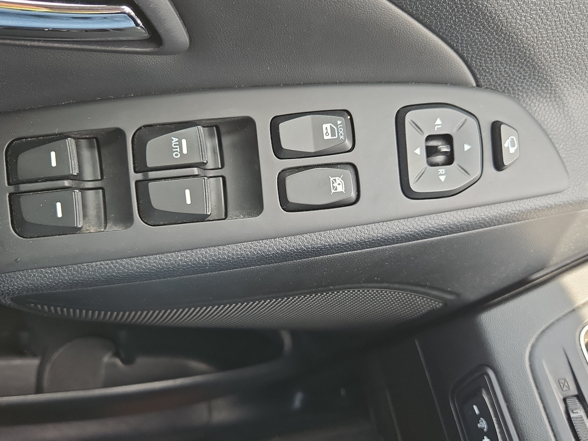 HYUNDAI iX 35 2.0 CRDi Premium 4WD Automatic-image-18