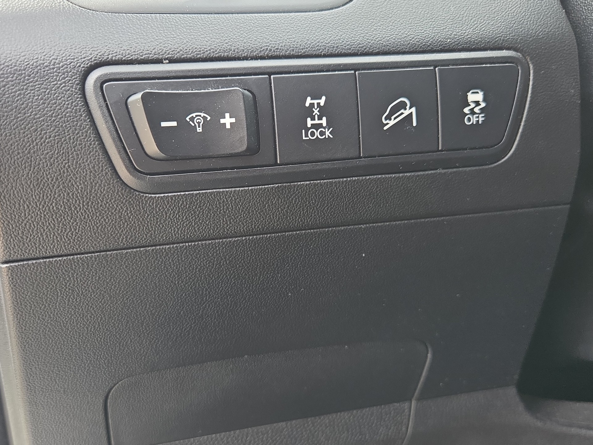 HYUNDAI iX 35 2.0 CRDi Premium 4WD Automatic-image-14