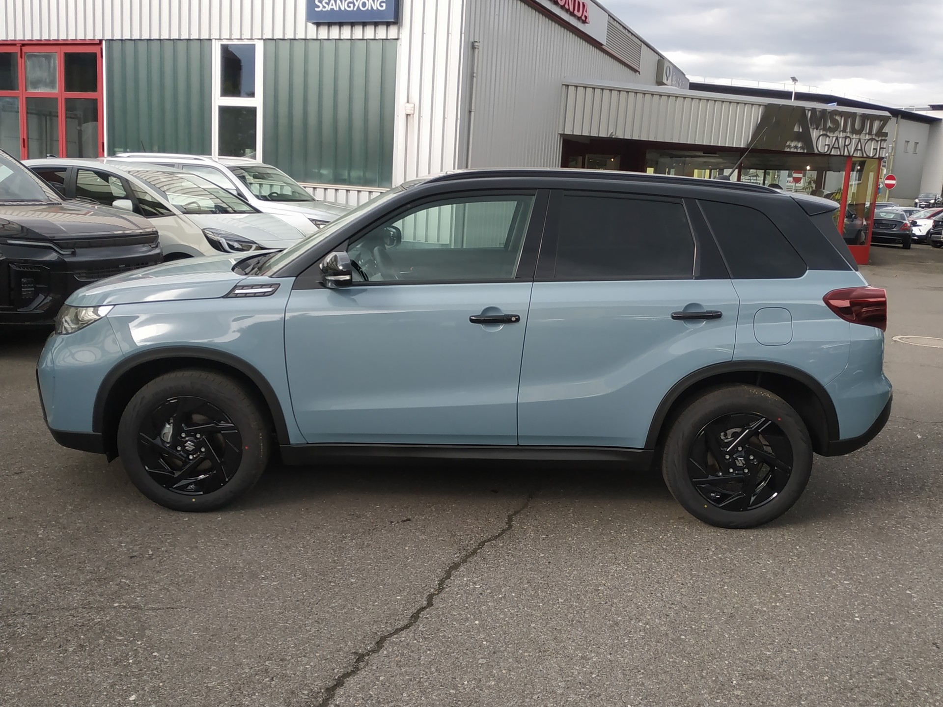 SUZUKI Vitara 1.4 Boosterjet Black Edition Top 4x4 Hybrid Automatic-image-7
