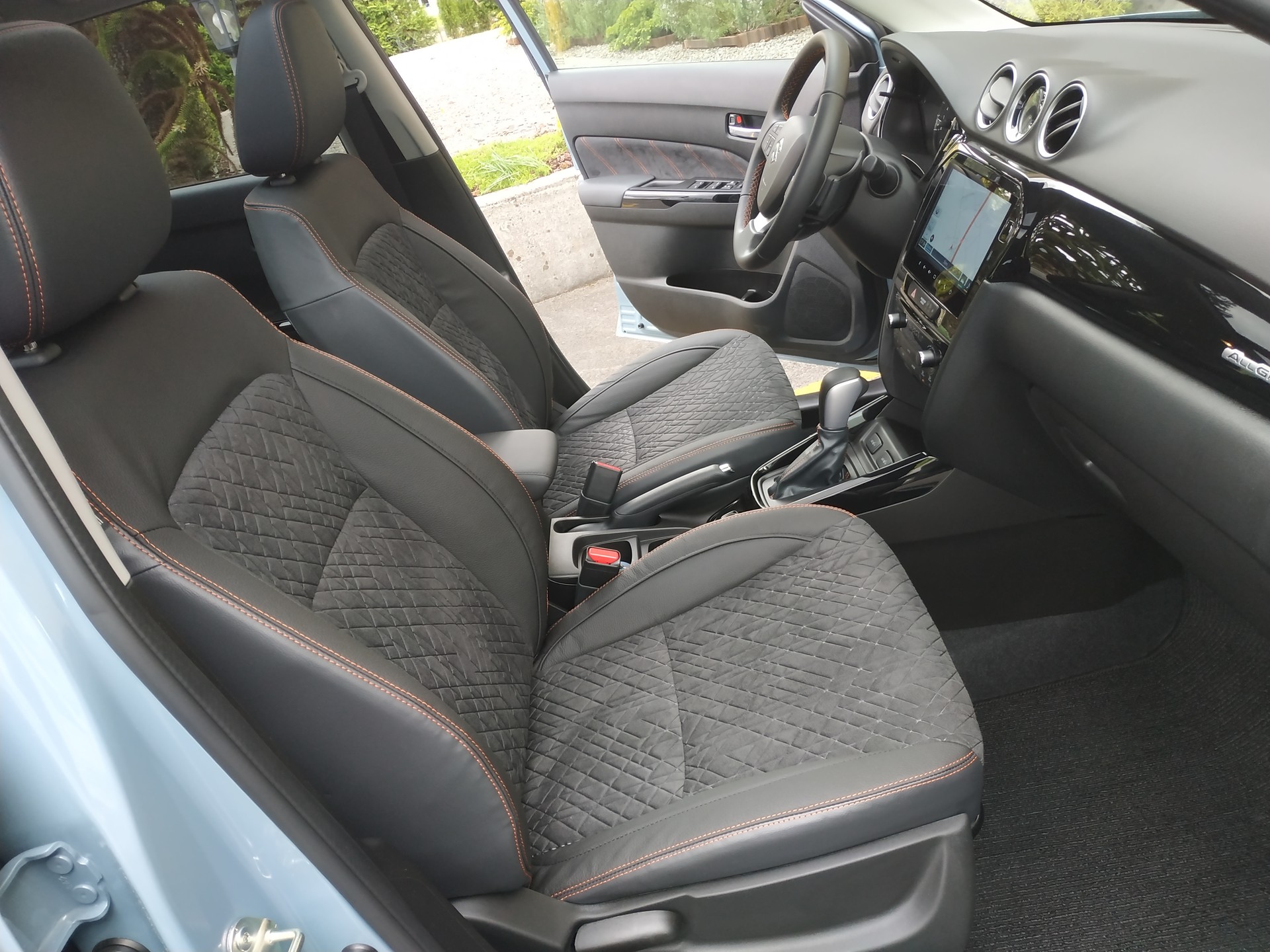 SUZUKI Vitara 1.4 Boosterjet Black Edition Top 4x4 Hybrid Automatic-image-14