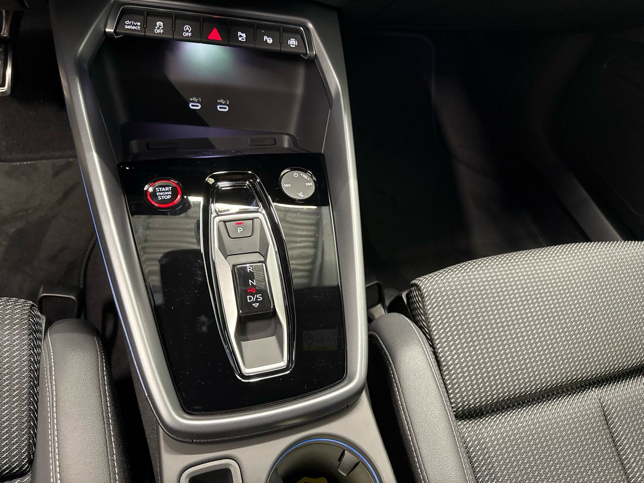 AUDI S3 Sportback TFSI quattro S-tronic-image-11