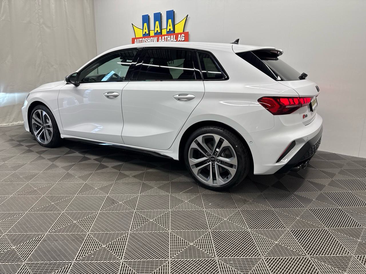 AUDI S3 Sportback TFSI quattro S-tronic-showroom-element-1