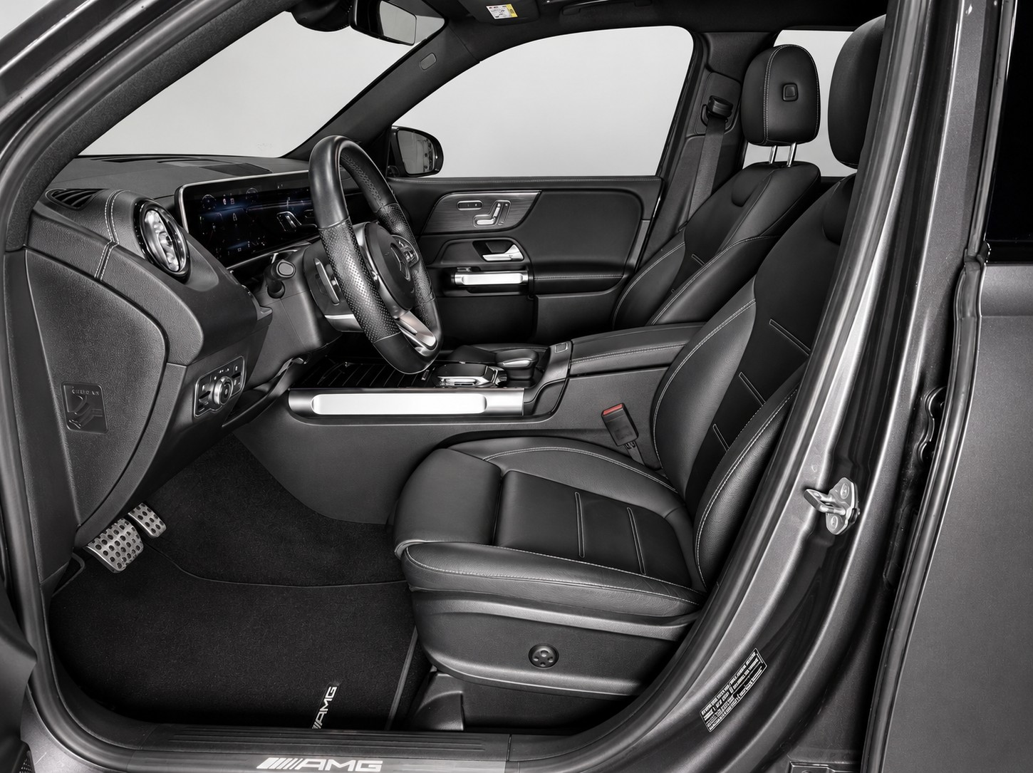 MERCEDES-BENZ GLB 250 AMG Line 4matic * CH FAHRZEUG * AHK * 7 Plätzer *-image-6