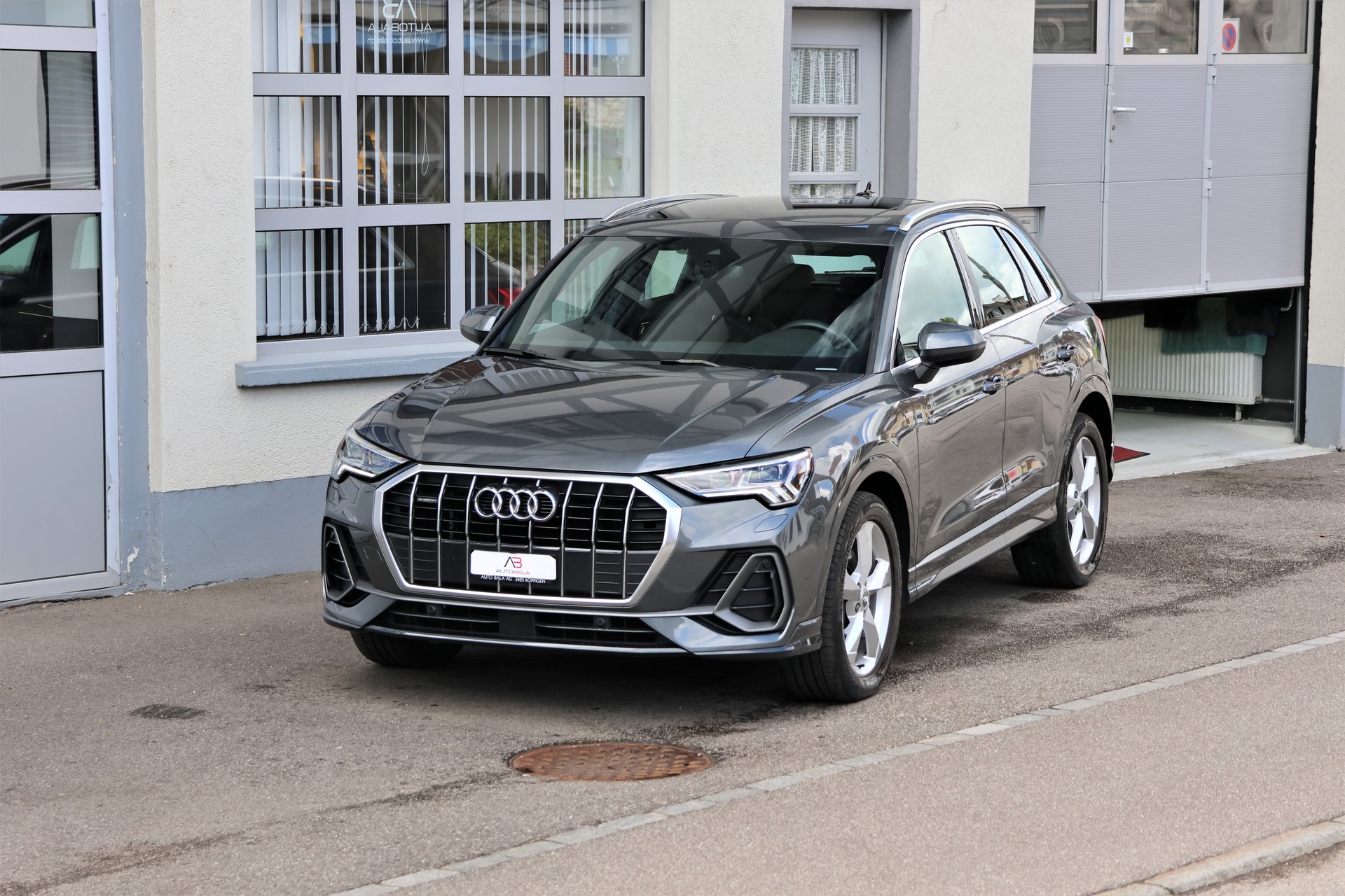 AUDI Q3 40 TDI S line quattro S-tronic (CH)-image-0