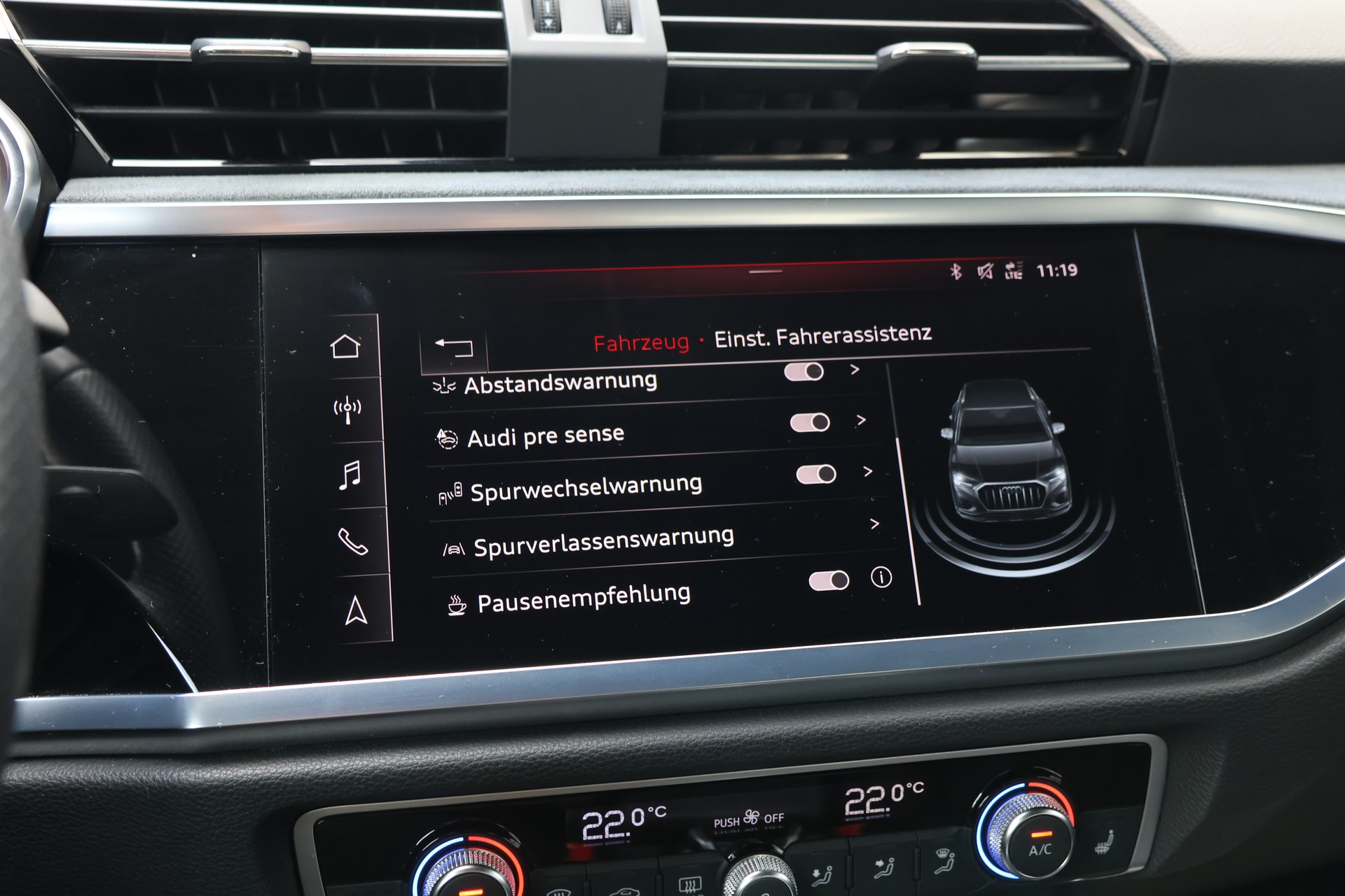 AUDI Q3 40 TDI S line quattro S-tronic (CH)-image-24