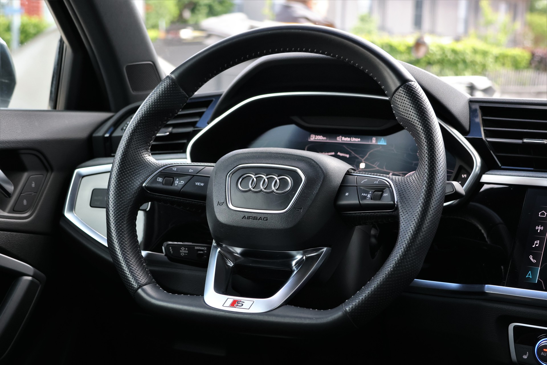 AUDI Q3 40 TDI S line quattro S-tronic (CH)-image-14