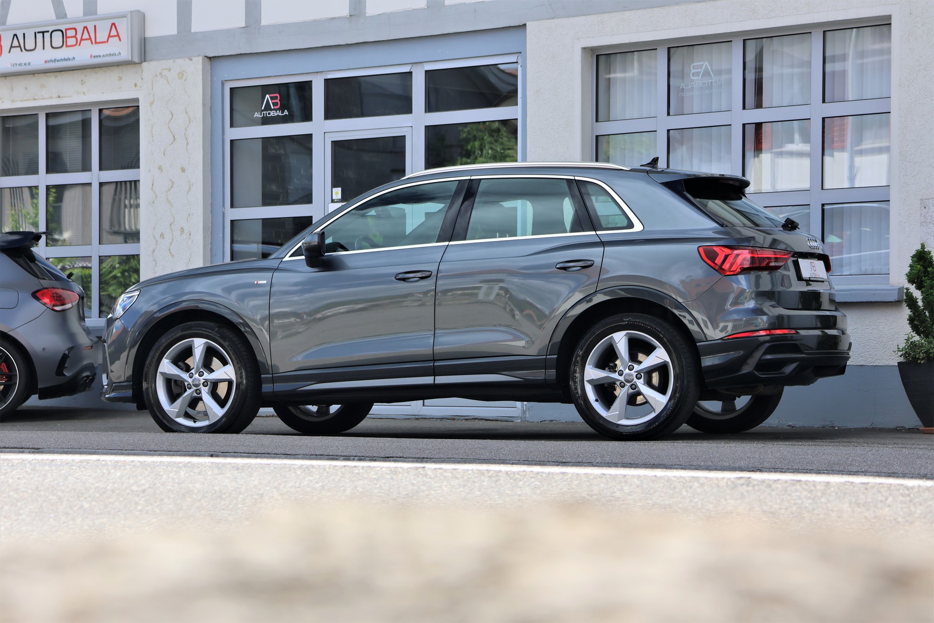 AUDI Q3 40 TDI S line quattro S-tronic (CH)-image-3
