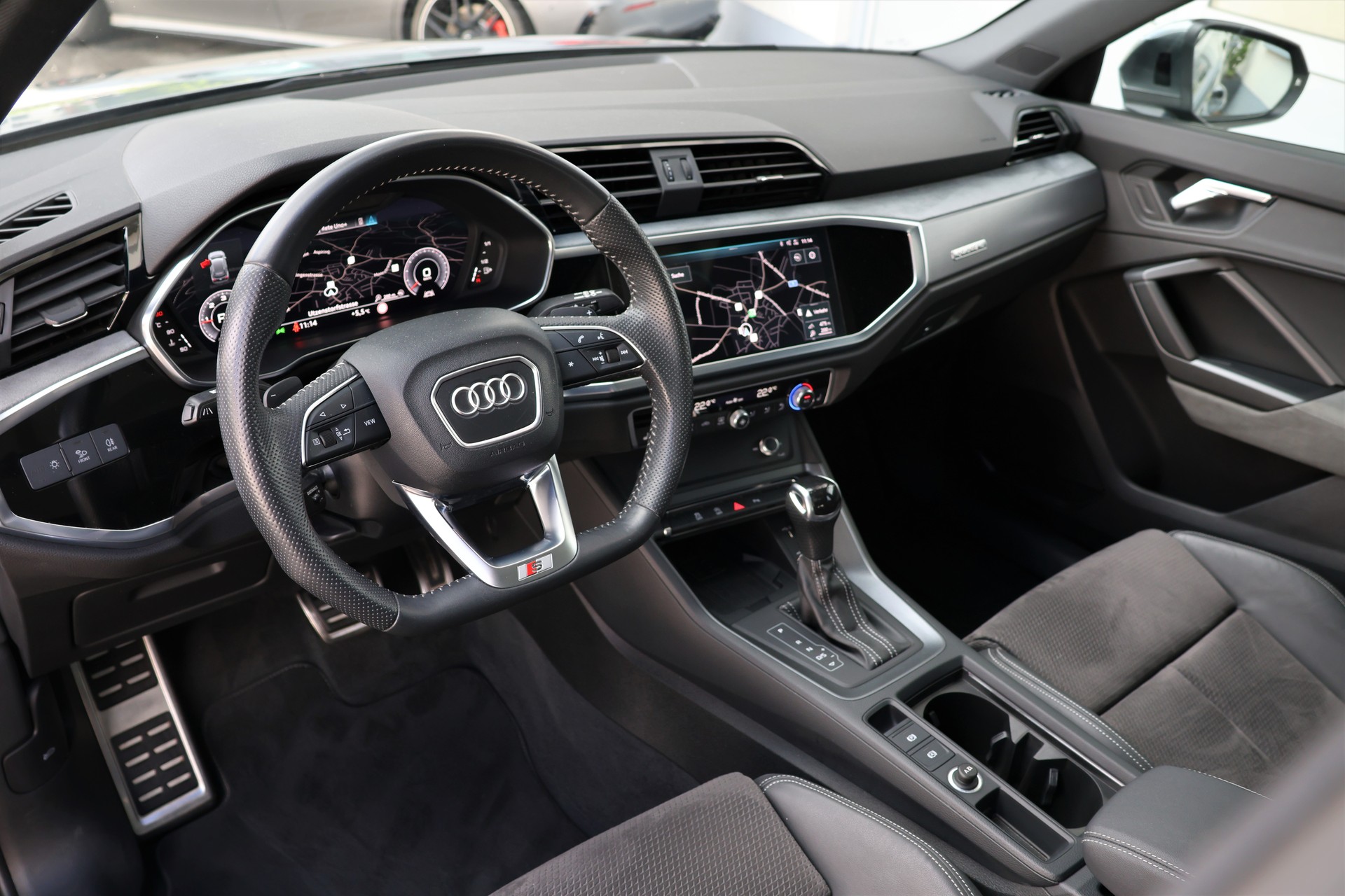 AUDI Q3 40 TDI S line quattro S-tronic (CH)-image-10